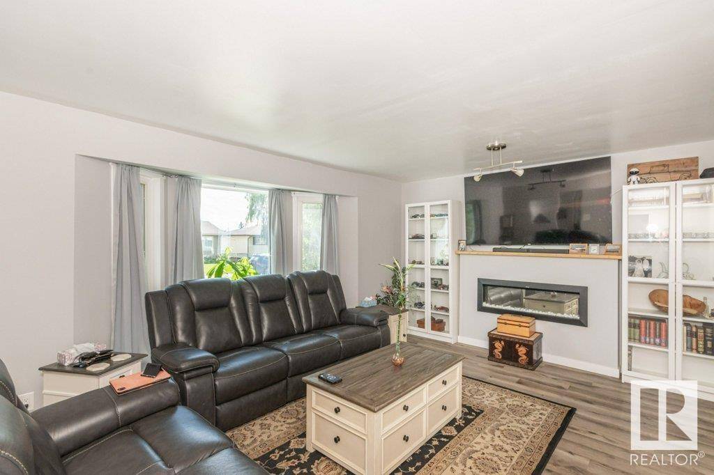 Edmonton, AB T5W 1P8,3506 122 AV NW NW