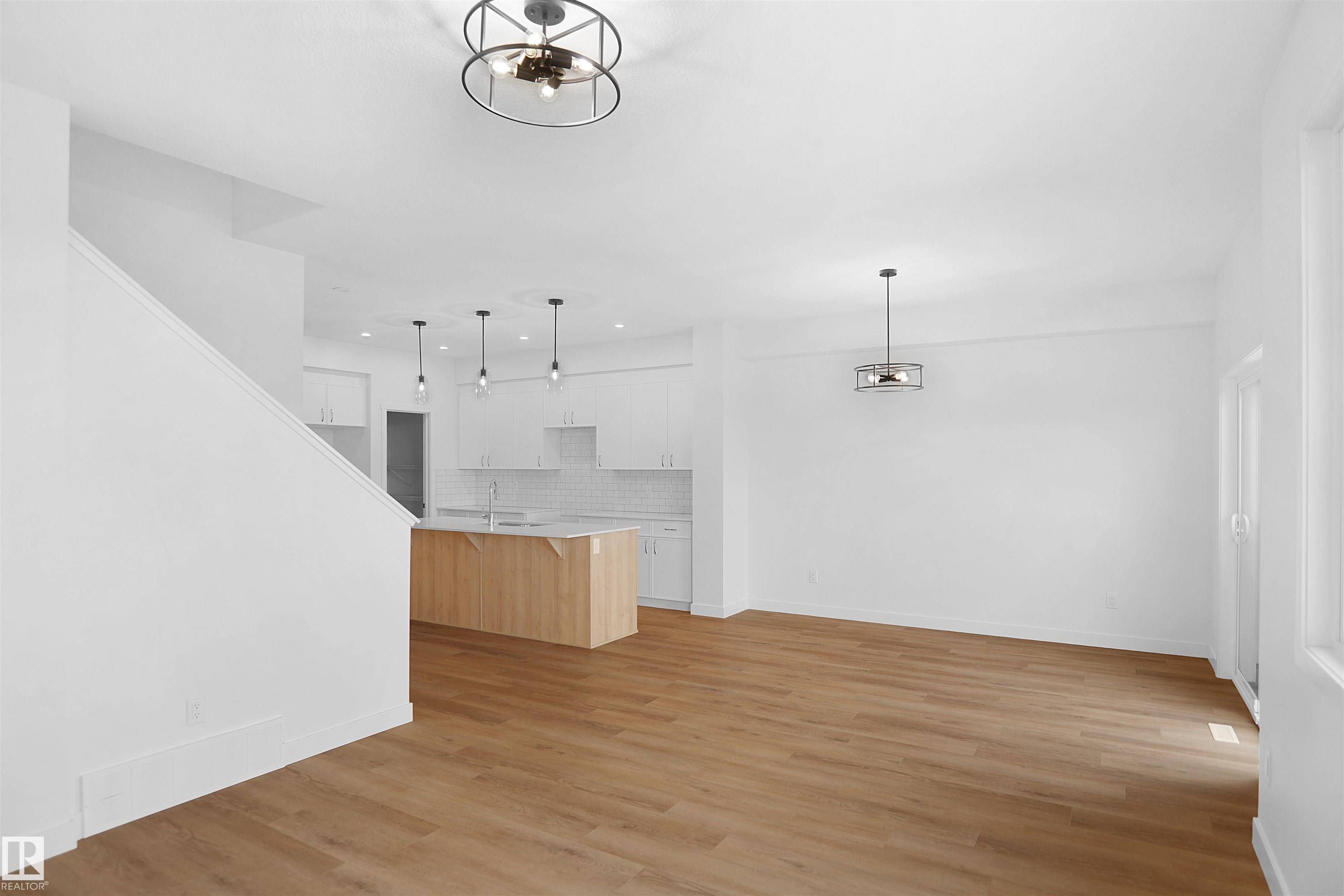 Edmonton, AB T6T 2R6,1531 11 AV NW