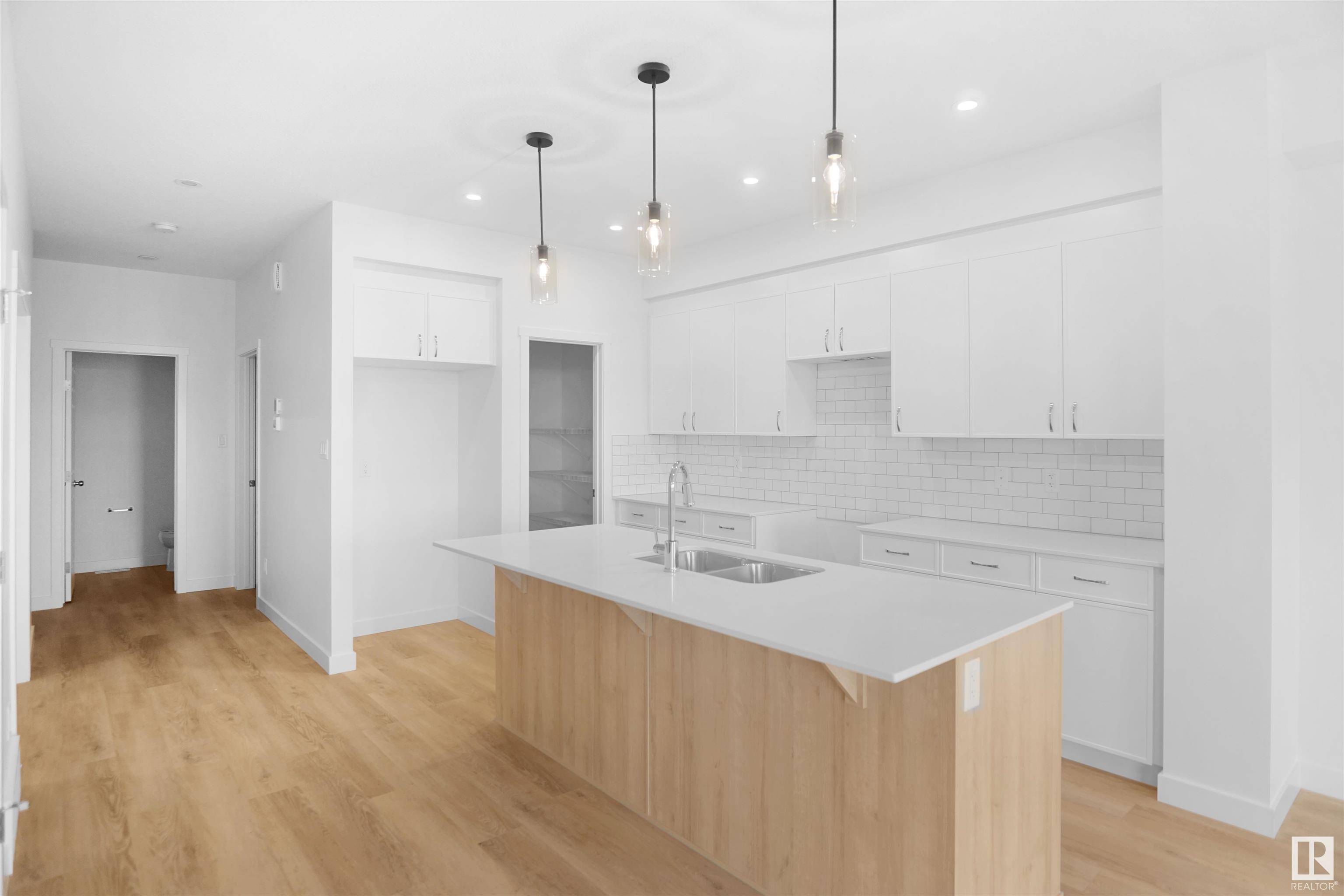 Edmonton, AB T6T 2R6,1531 11 AV NW