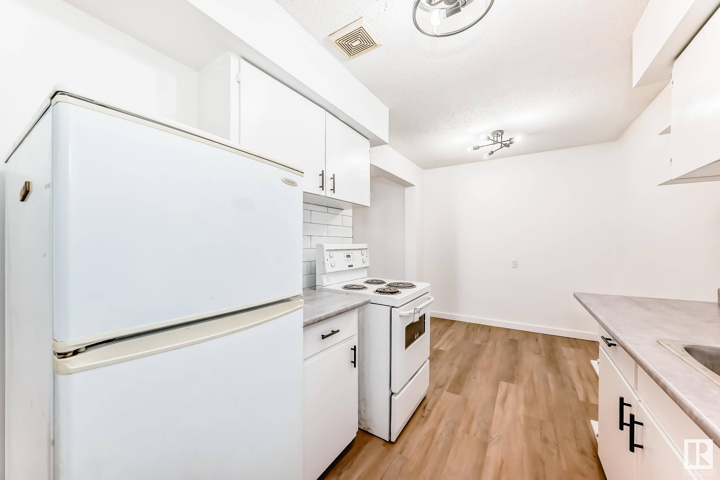 Edmonton, AB T5E 2V7,#16 14225 82 ST NW