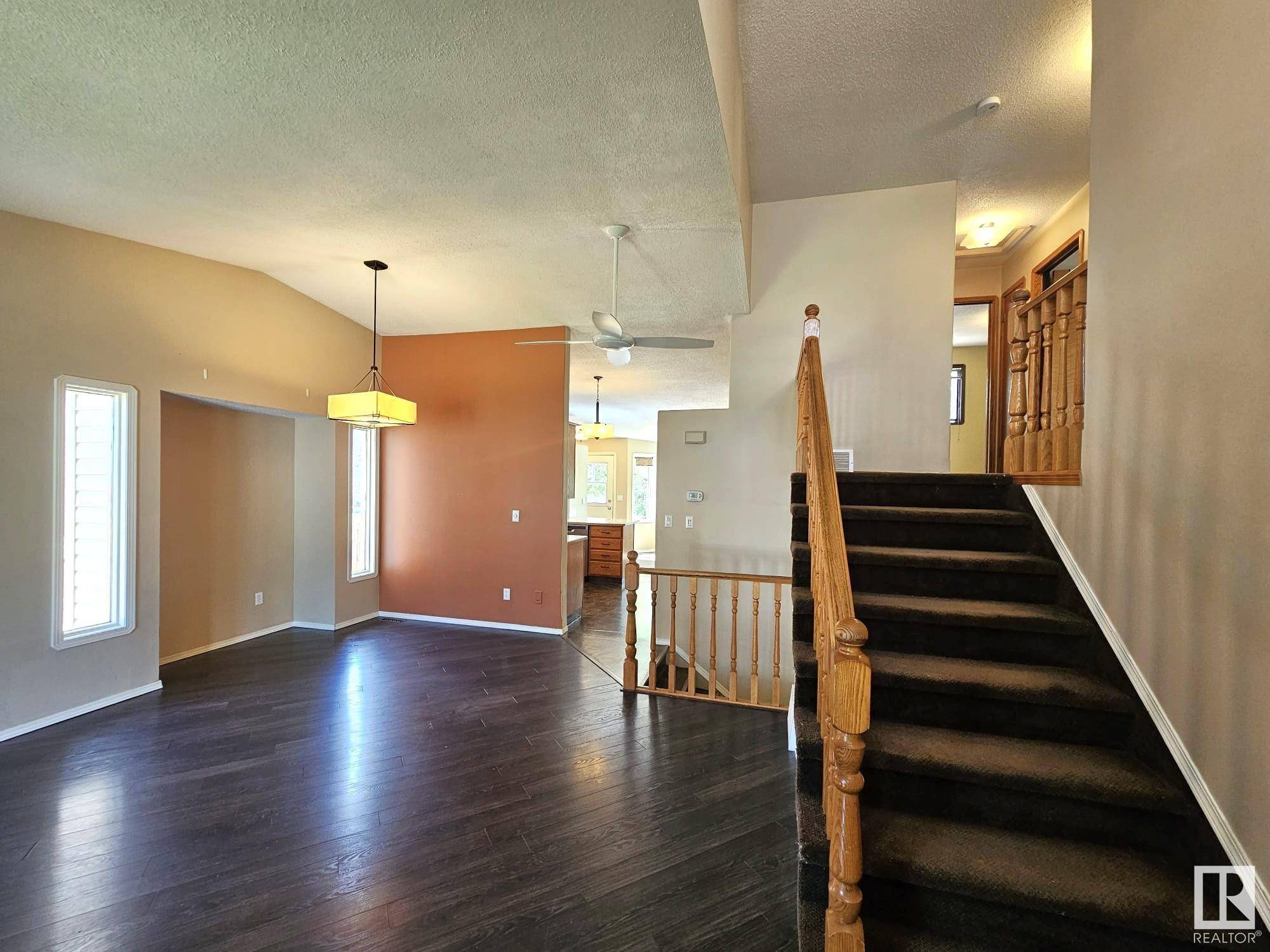 Drayton Valley, AB T7A 1A8,4135 MACKENZIE AV
