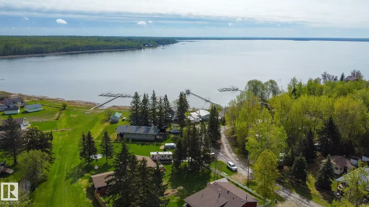 Rural Lac Ste. Anne County, AB T0A 0E0,305 3 ST