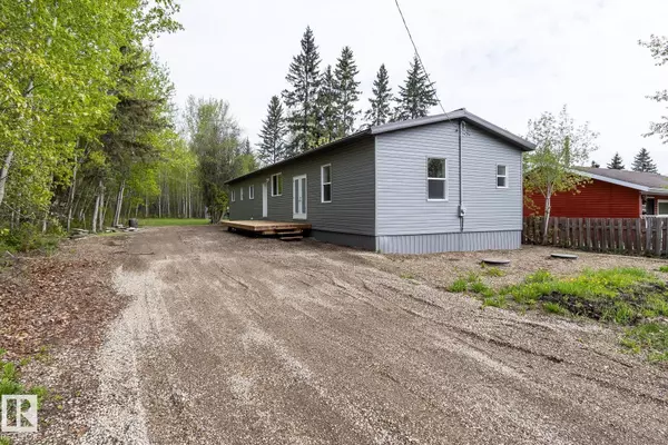 Rural Lac Ste. Anne County, AB T0A 0E0,305 3 ST
