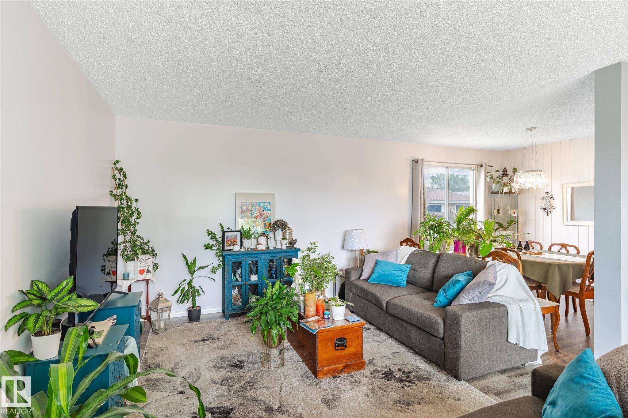 Edmonton, AB T5E 2E8,8612 141 AV NW NW
