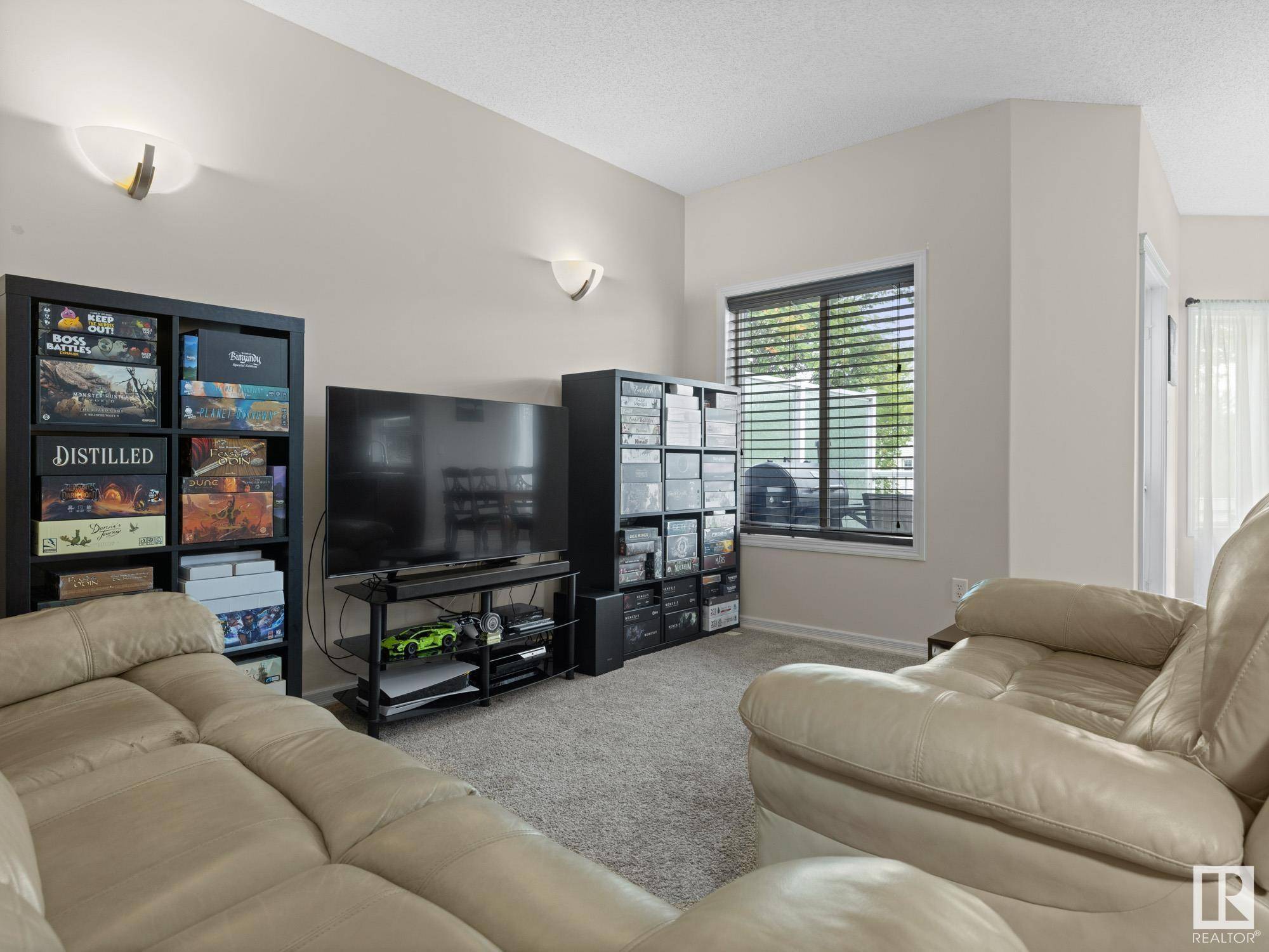 Edmonton, AB T6T 0A1,#4 3003 34 AV NW