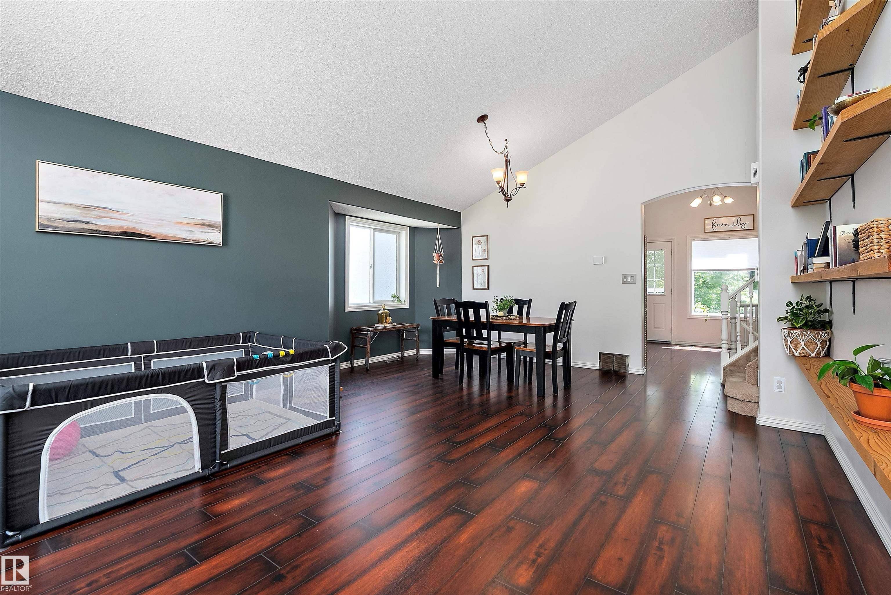 St. Albert, AB T8N 6C5,18 ORANGEWOOD PL