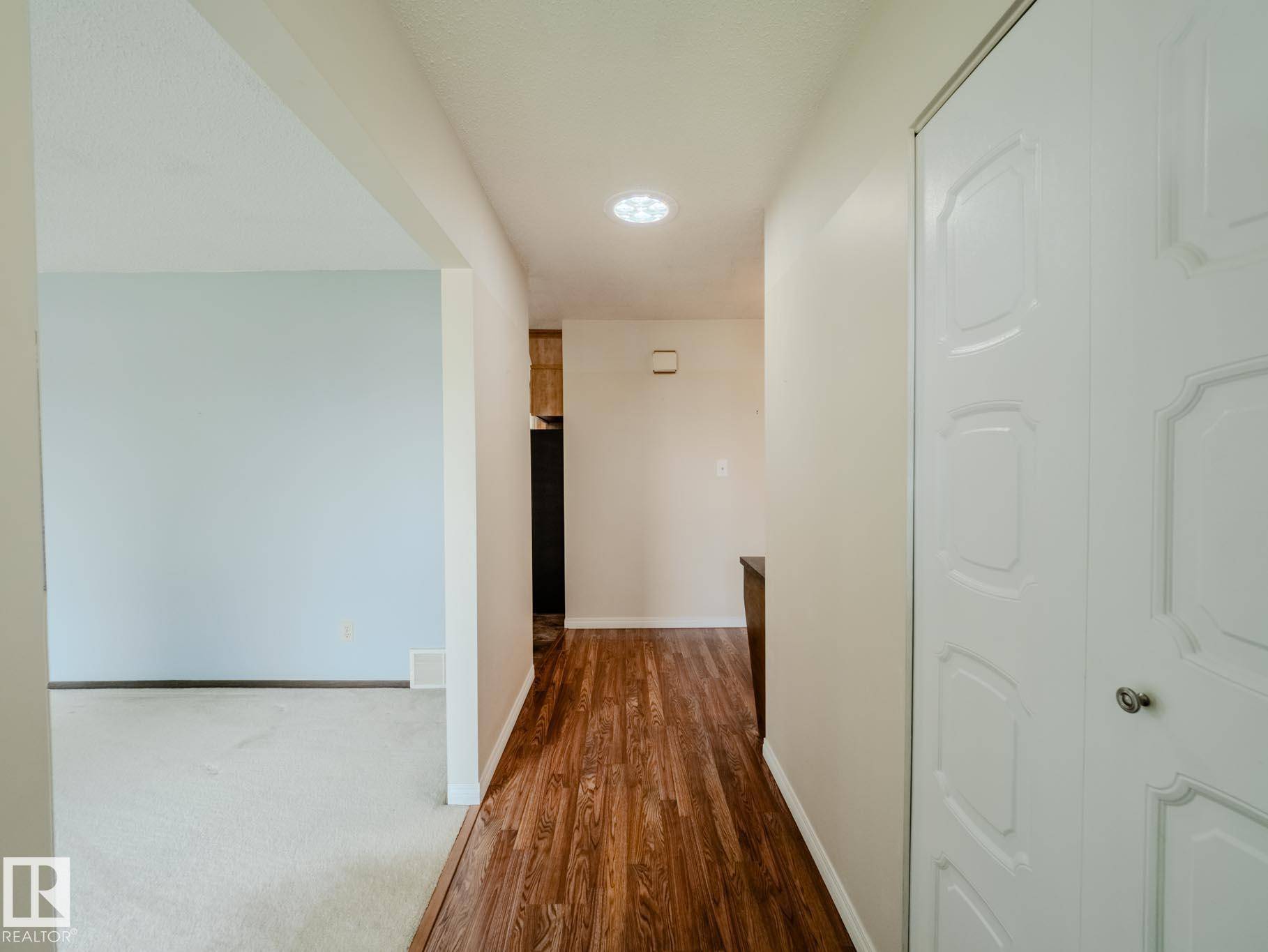 Edmonton, AB T6K 2A4,8707 16 AV NW