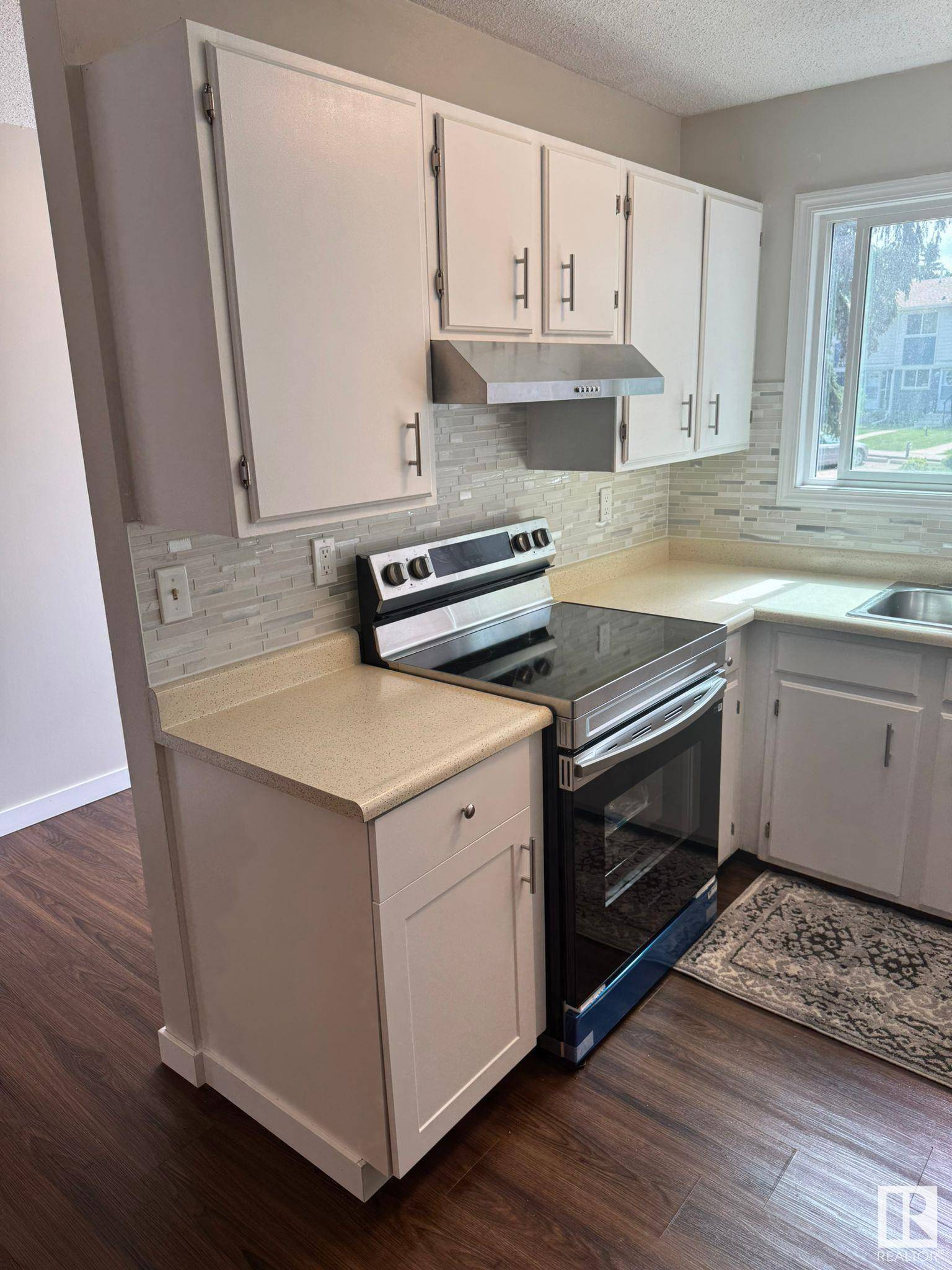 Edmonton, AB T5X 4X2,9965 171 AV NW