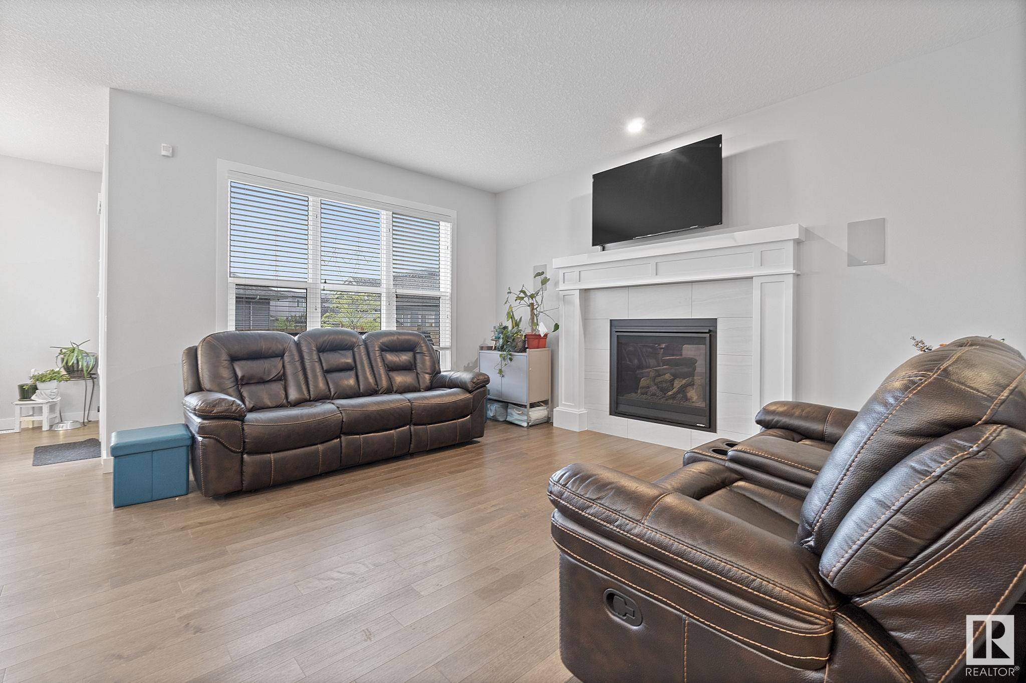 Edmonton, AB T6M 0W6,2839 202 ST NW