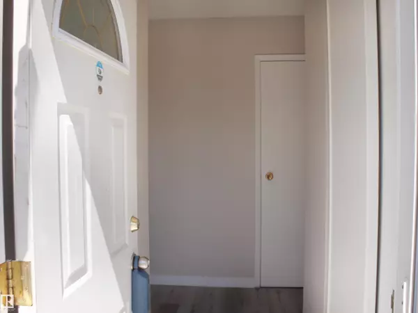 Edmonton, AB T6K 2B6,1937 73 ST NW