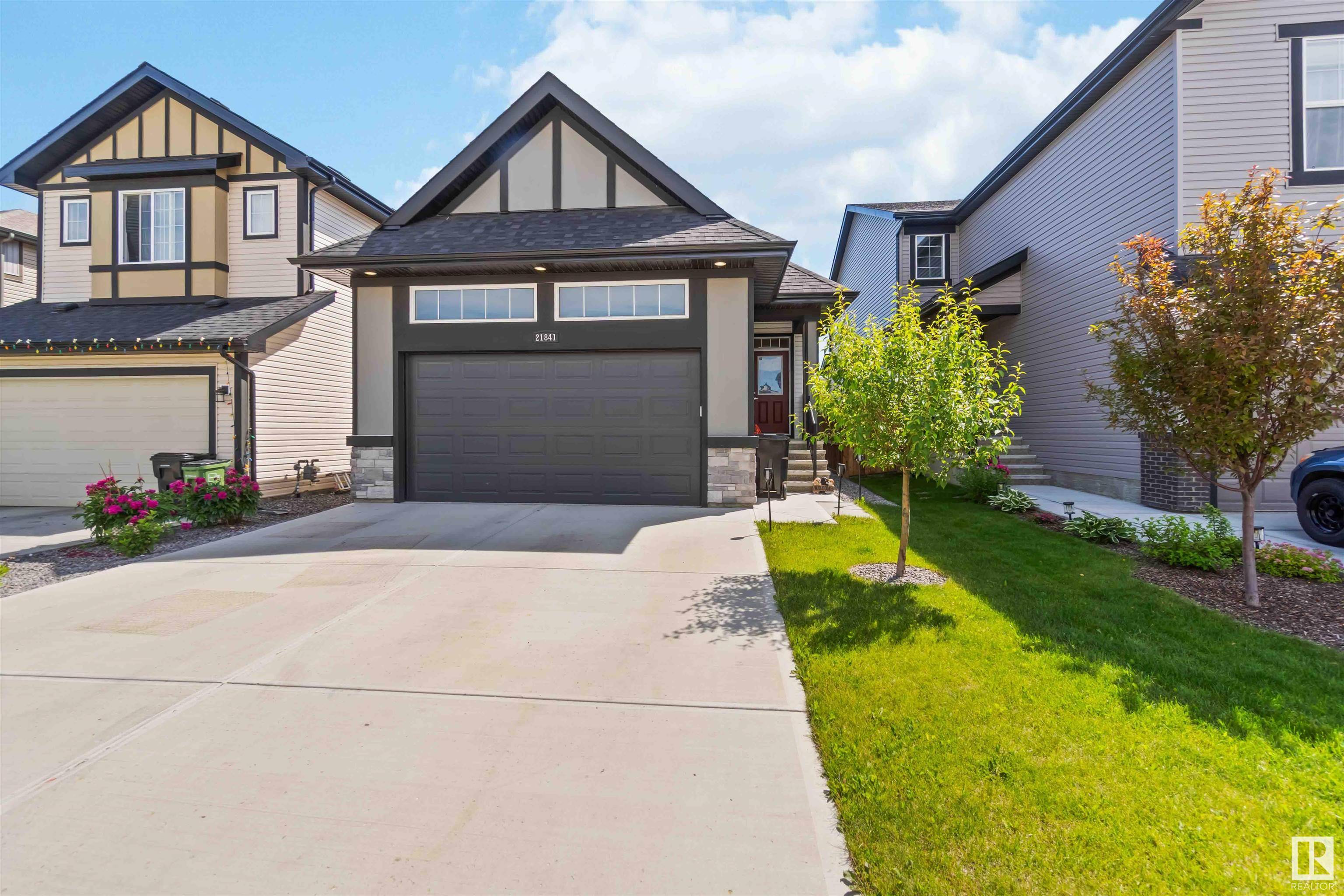 21841 98A AV NW, Edmonton, AB T5T 7J3