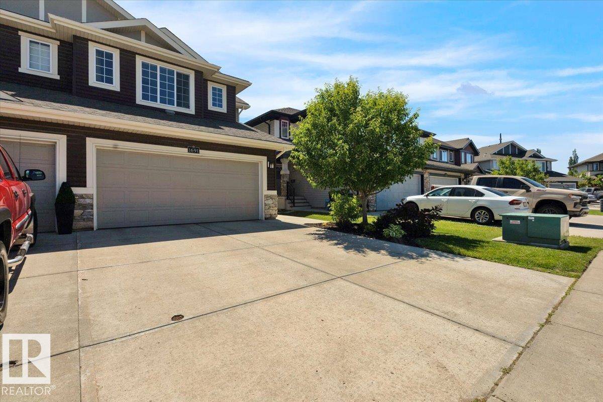 Edmonton, AB T6M 0N1,1691 HAMMOND CRESCENT NW NW