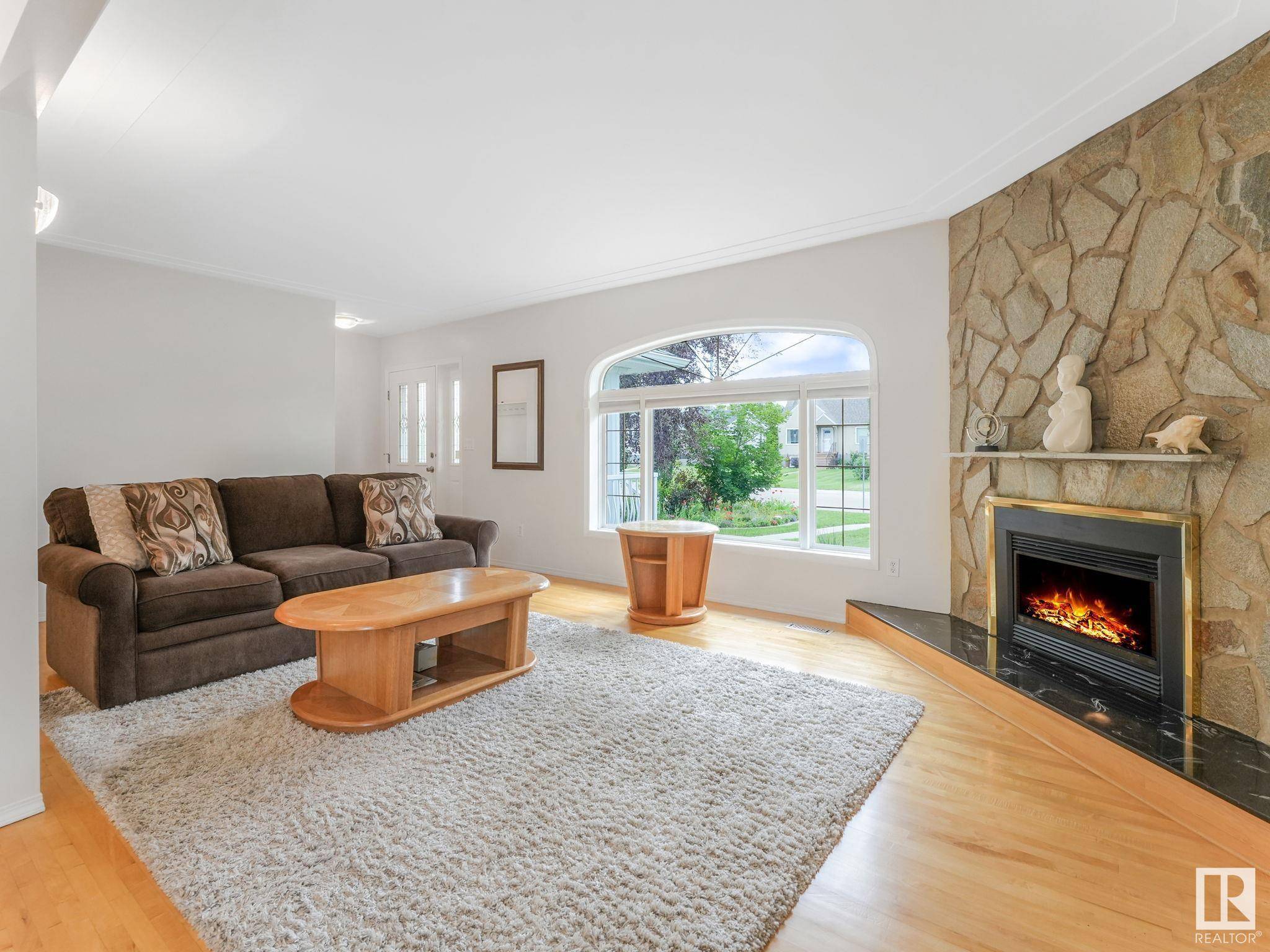 Edmonton, AB T5H 3N9,10966 118 ST NW