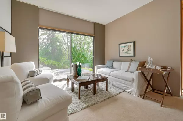 Edmonton, AB T5N 3M2,14232 RAVINE DR NW