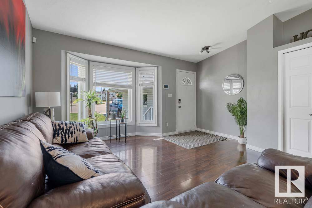 Edmonton, AB T6L 4P9,4712 27 AV NW