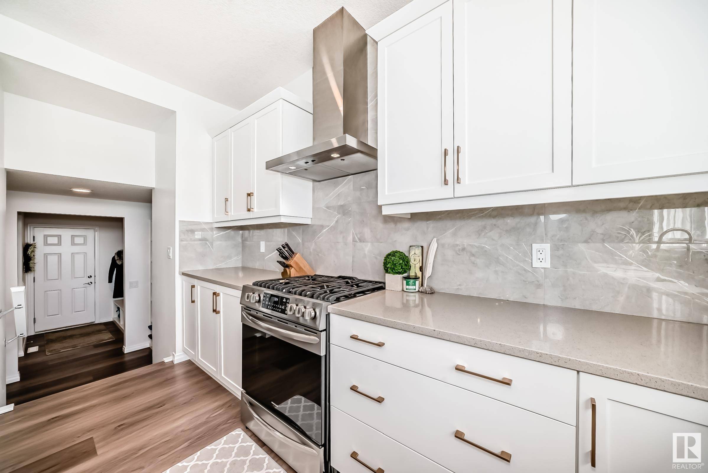 Edmonton, AB T6M 1P1,2532 206 ST NW