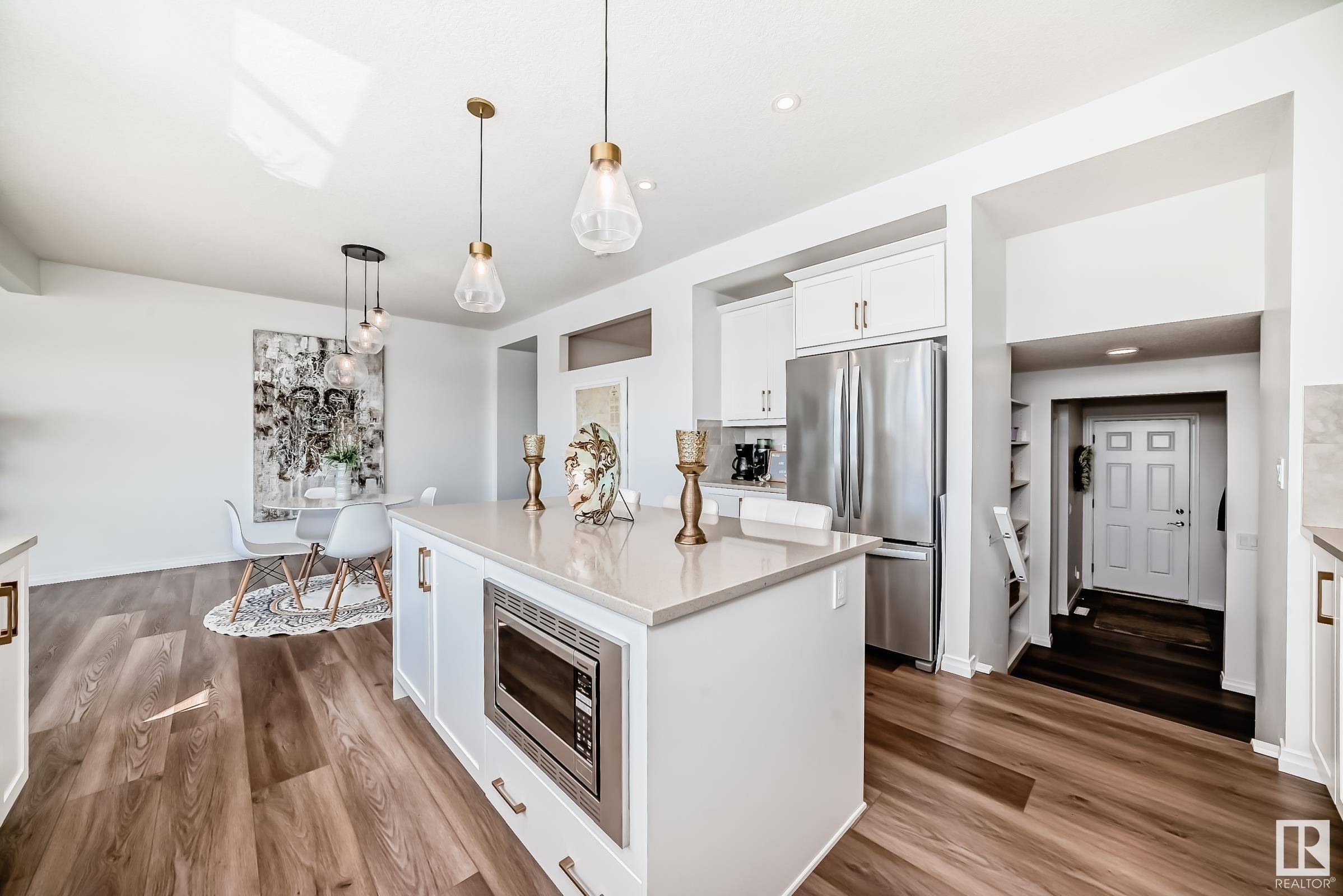 Edmonton, AB T6M 1P1,2532 206 ST NW