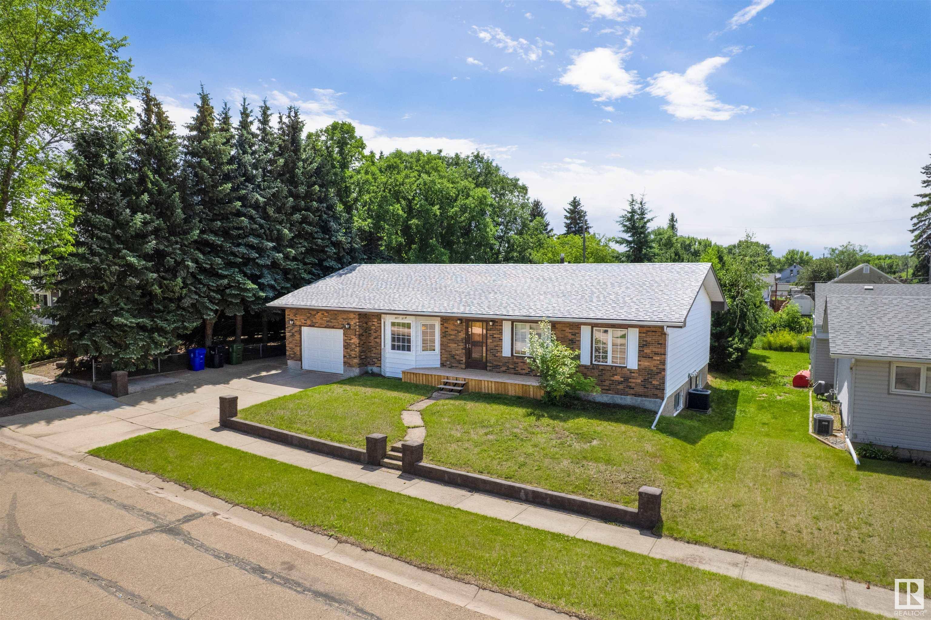 5031 51 AV, Bruderheim, AB T0B 0S0