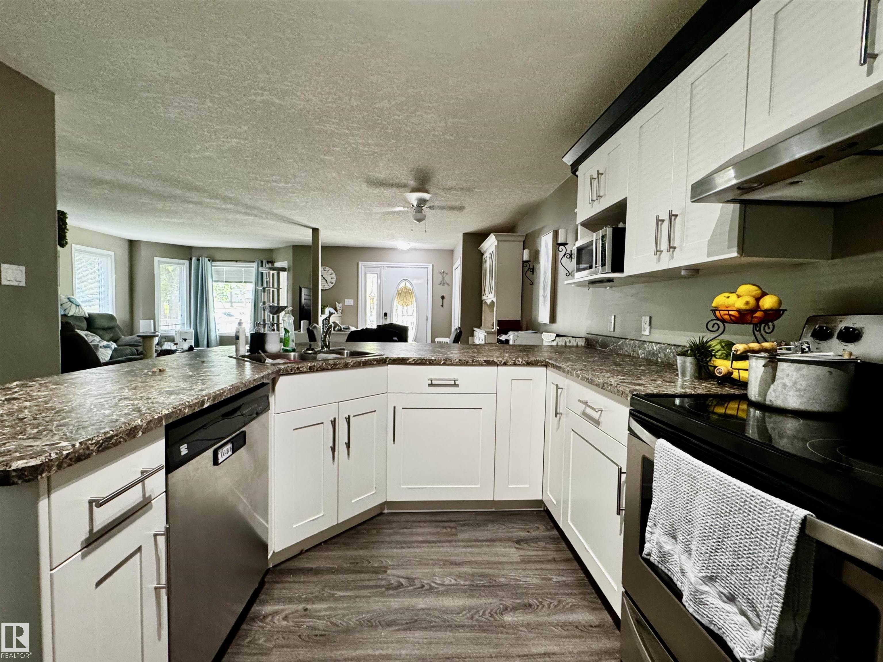 Drayton Valley, AB T7A 0A8,4749 47A AV