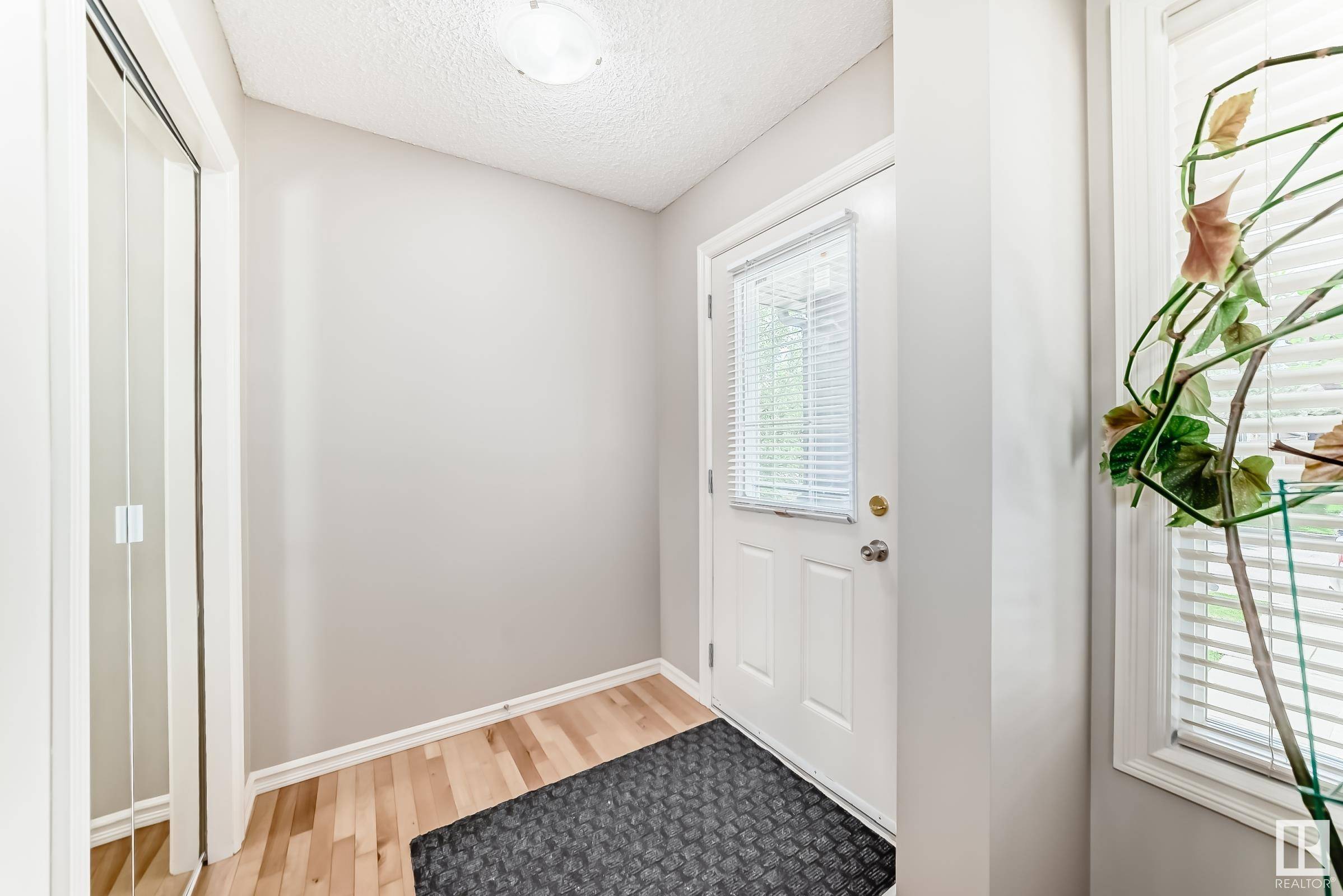 Edmonton, AB T6V 0A4,14767 140 ST NW