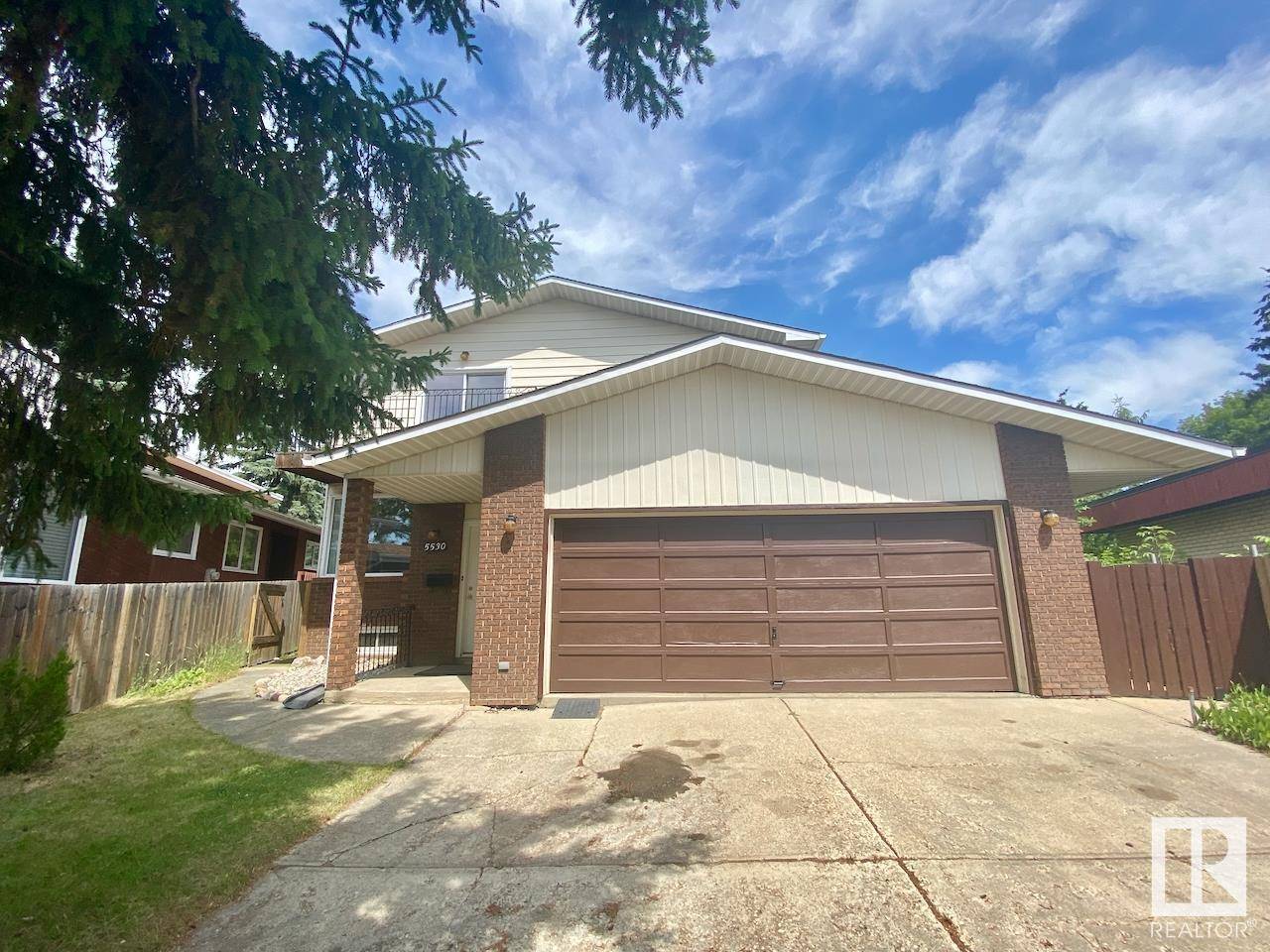Edmonton, AB T5A 2S1,5530 145A AV NW