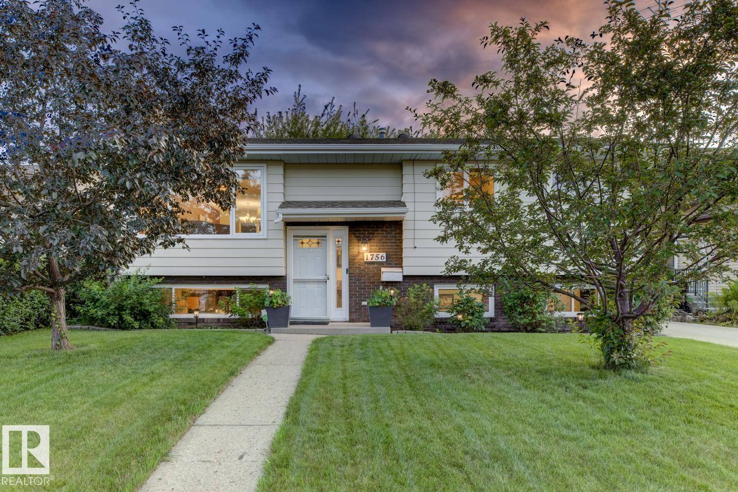 1756 49A ST NW, Edmonton, AB T6L 3K6