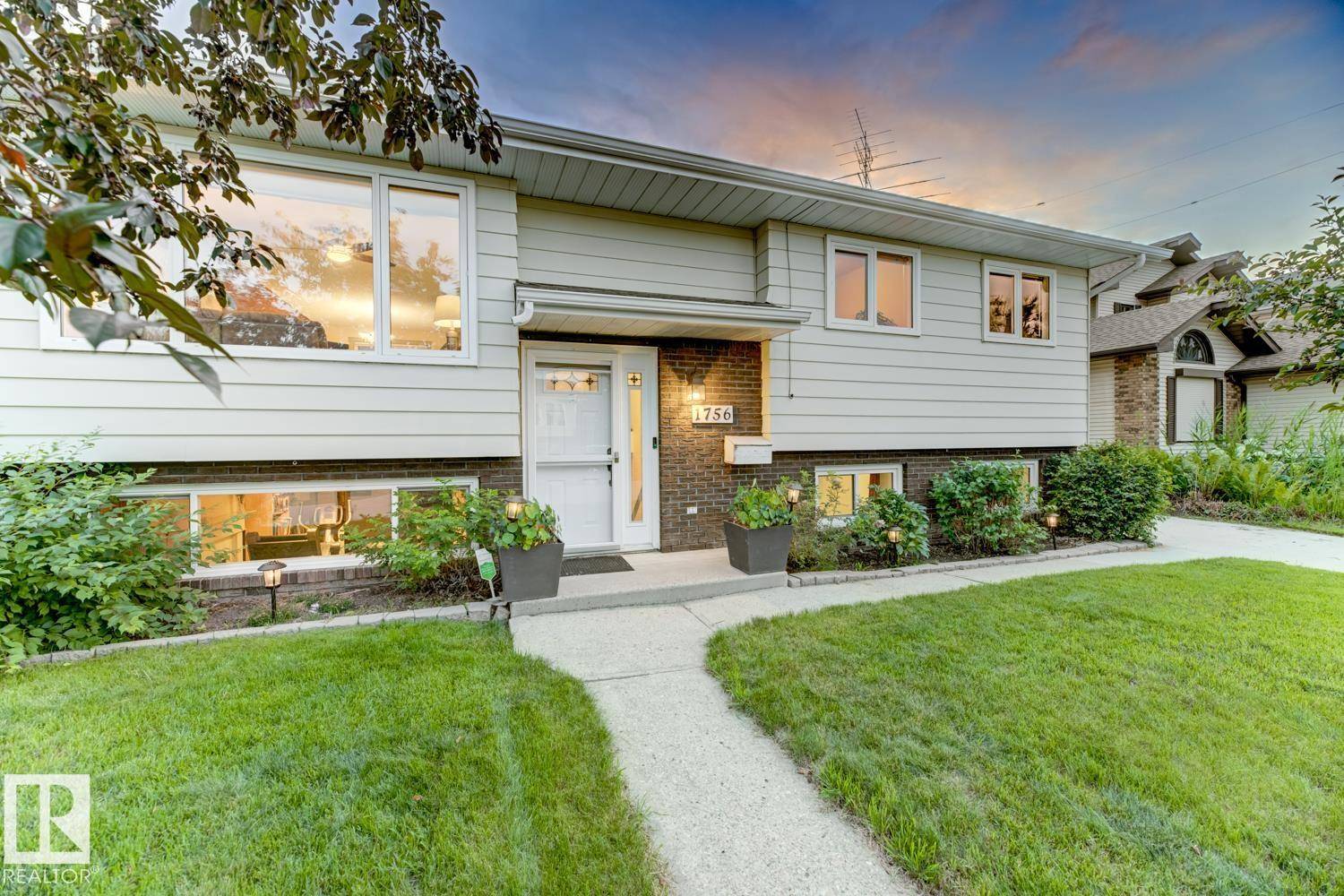 Edmonton, AB T6L 3K6,1756 49A ST NW