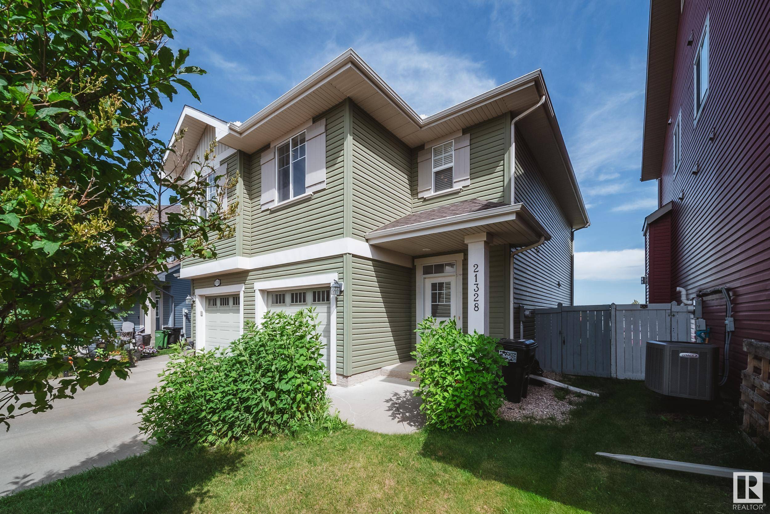 Edmonton, AB T6M 0K1,21328 61 AV NW