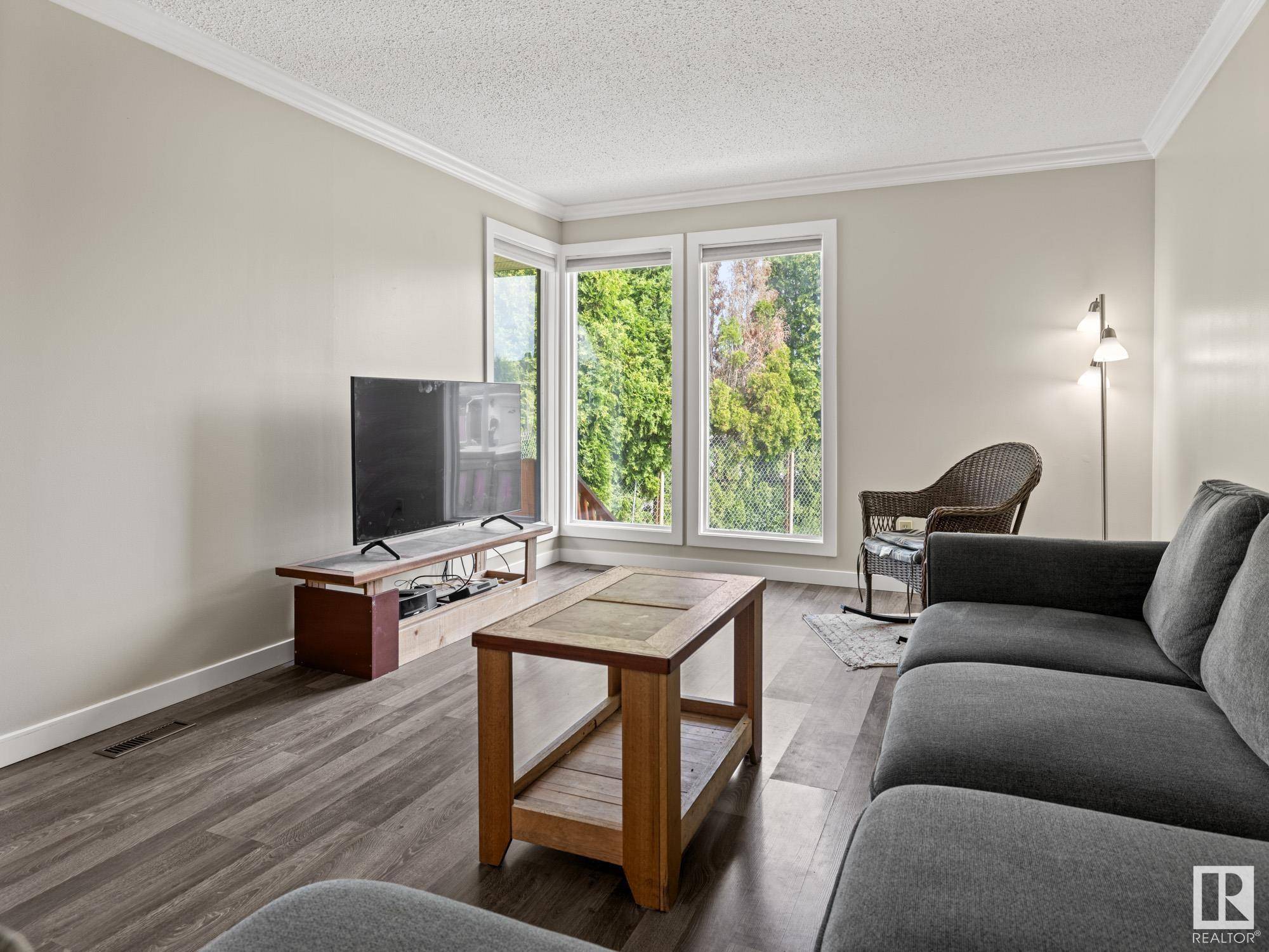 Edmonton, AB T6X 3G9,17219 106 ST NW