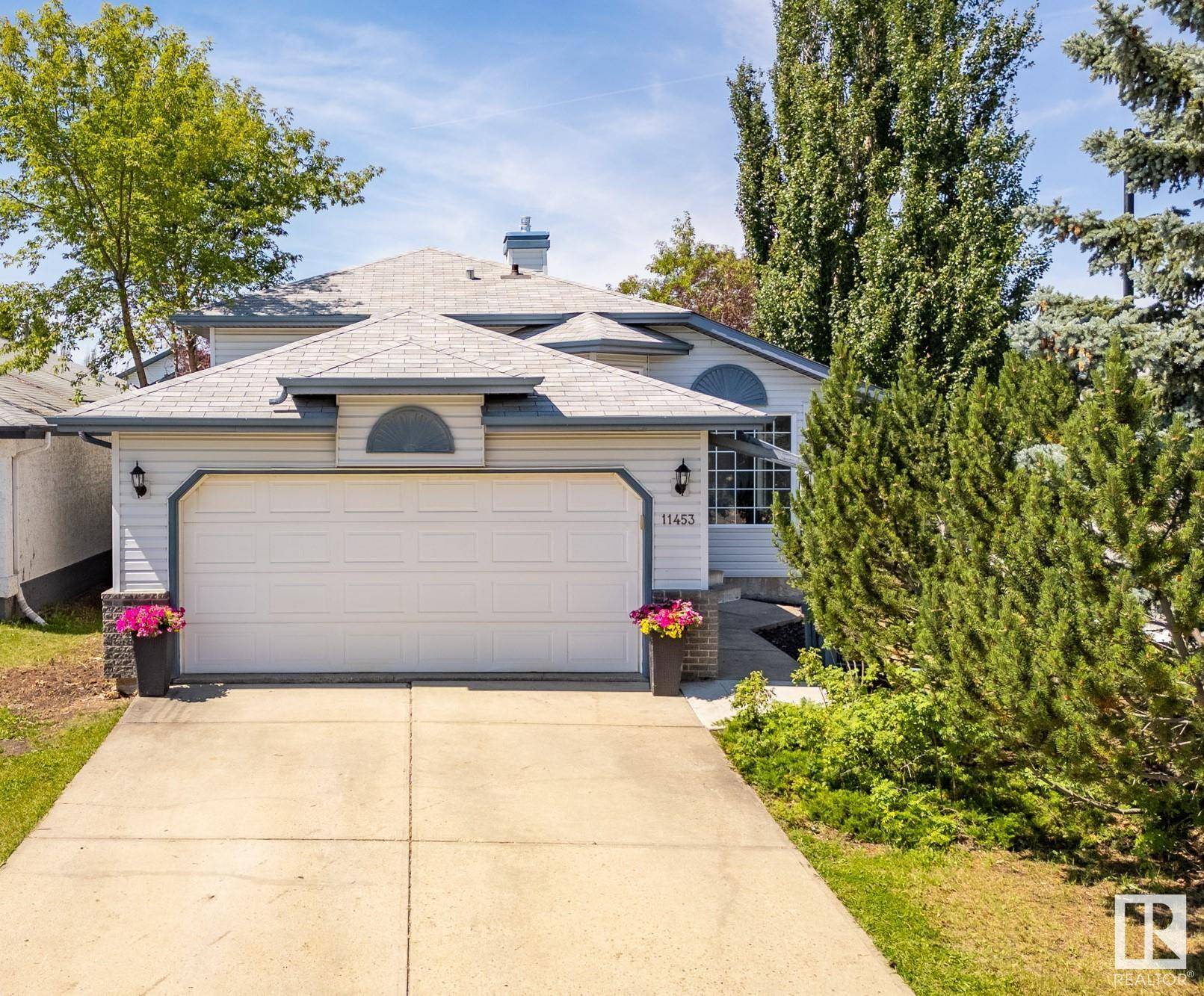 11453 9 AV NW, Edmonton, AB T6J 6X8