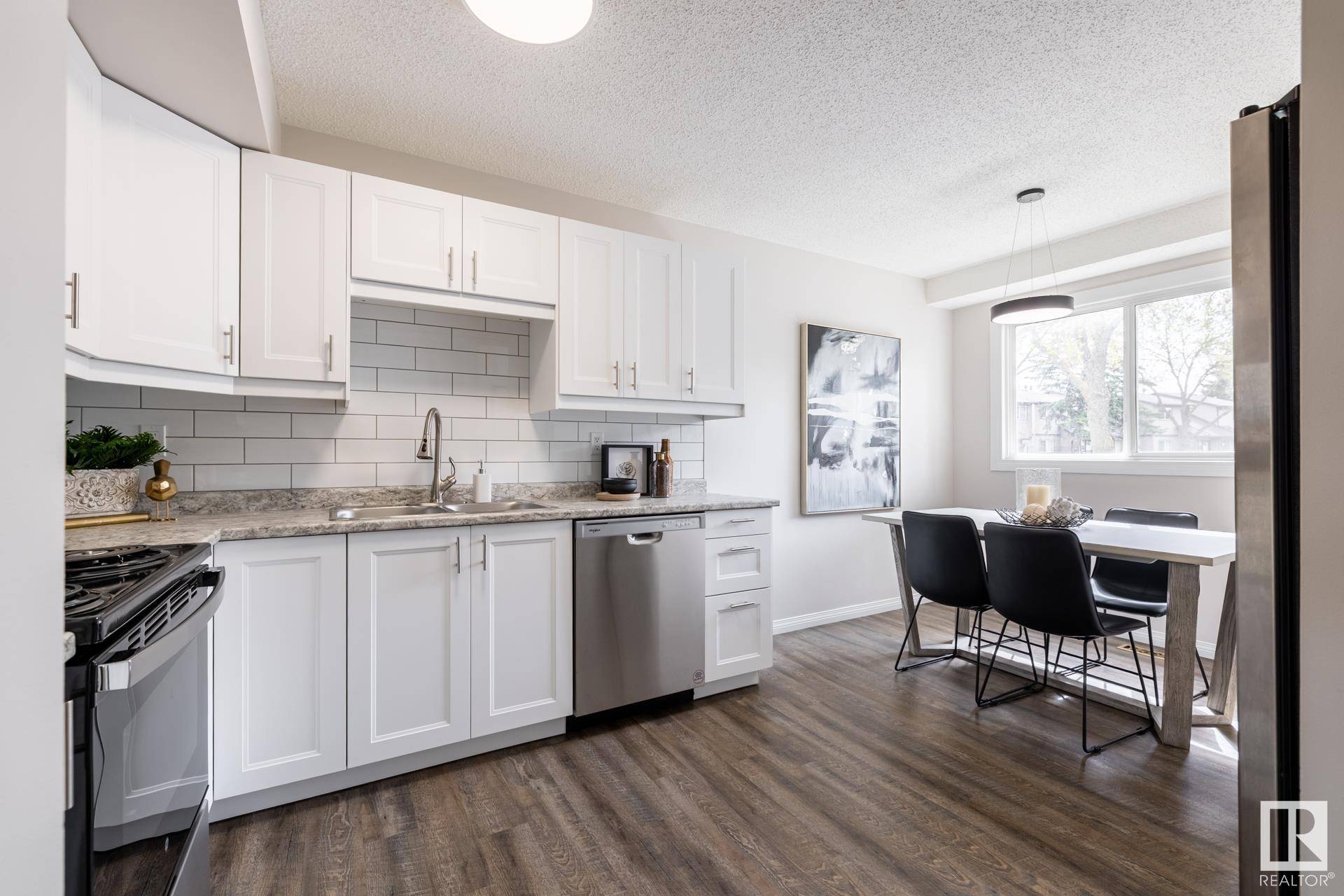 Edmonton, AB T5A 4A5,1225 HOOKE RD NW