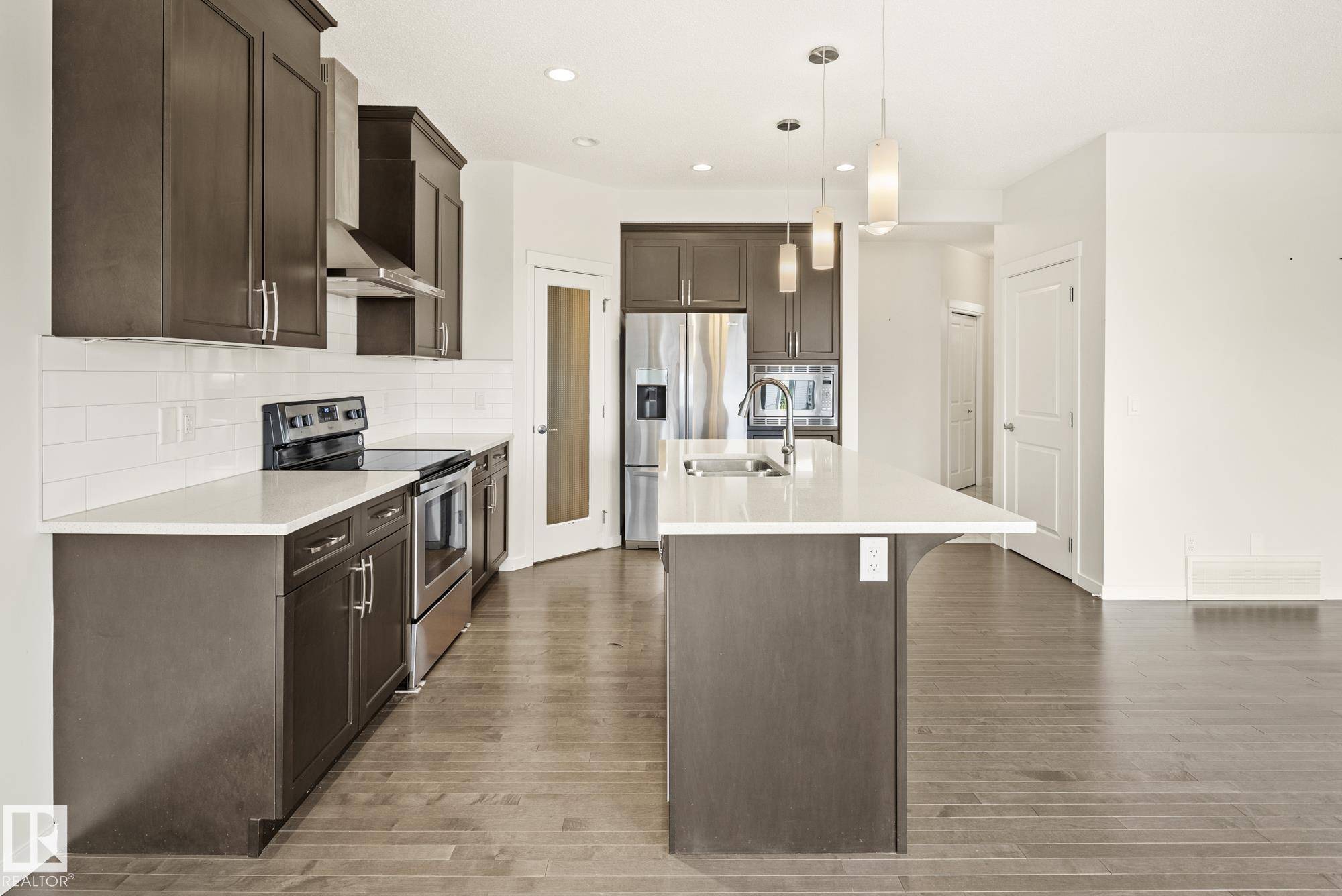 5404 22 AV SW, Edmonton, AB T6X 2H8