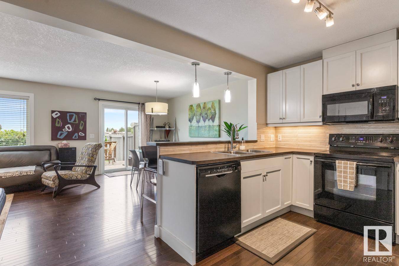 Edmonton, AB T6W 2A1,1058 177A ST SW