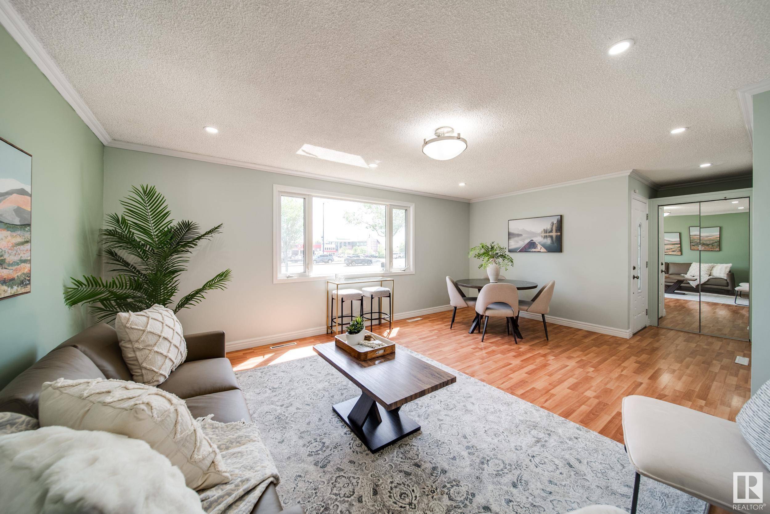 13004 FORT RD NW, Edmonton, AB T5A 1B8