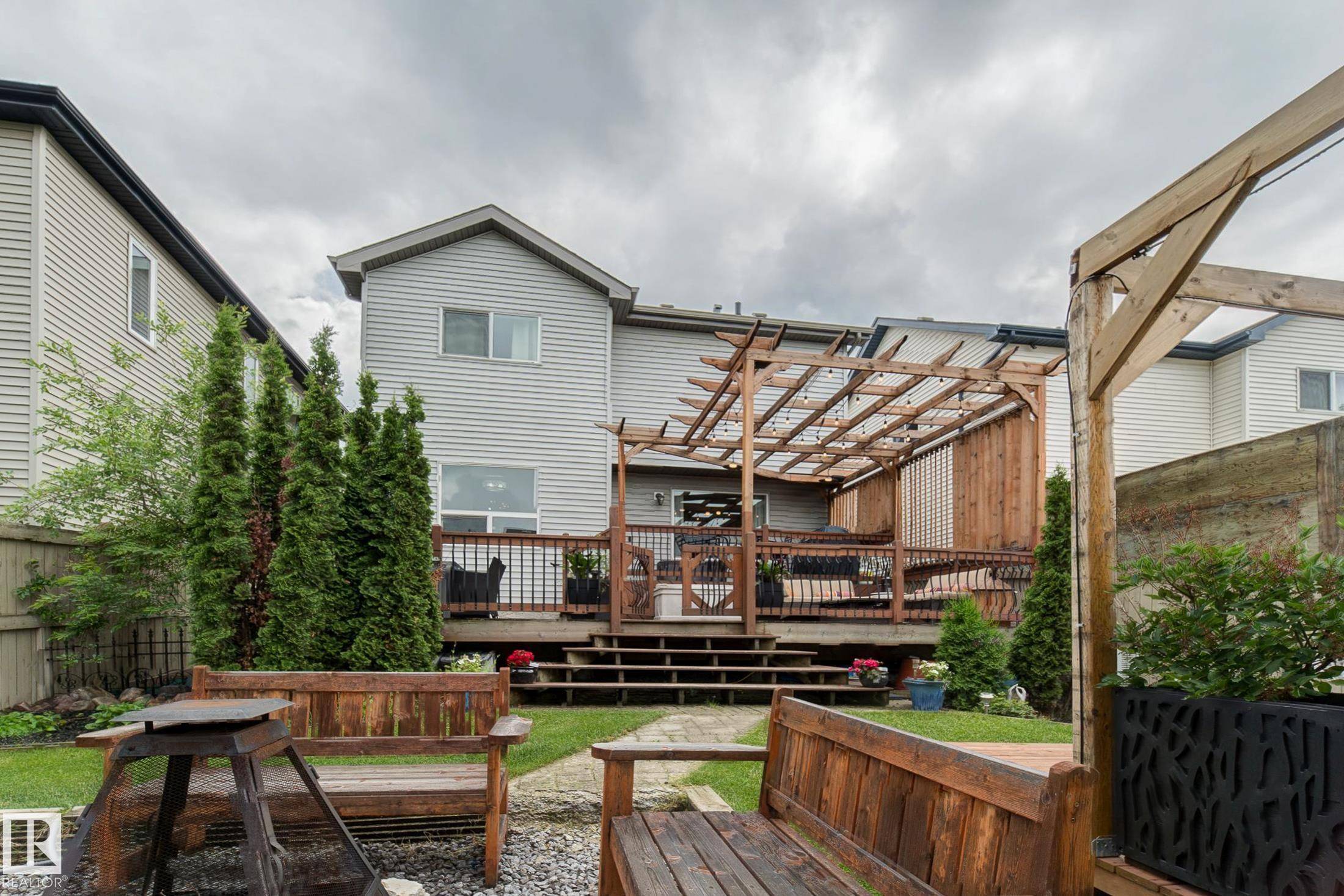 Edmonton, AB T6X 0M4,6112 11 AV SW