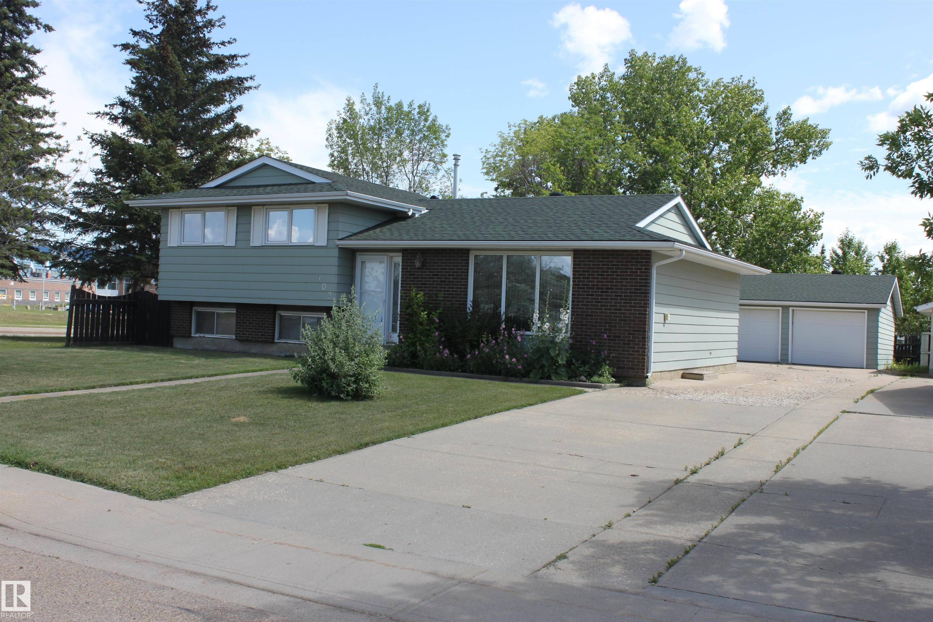 102 Grandin DR, Morinville, AB T0G 1P0