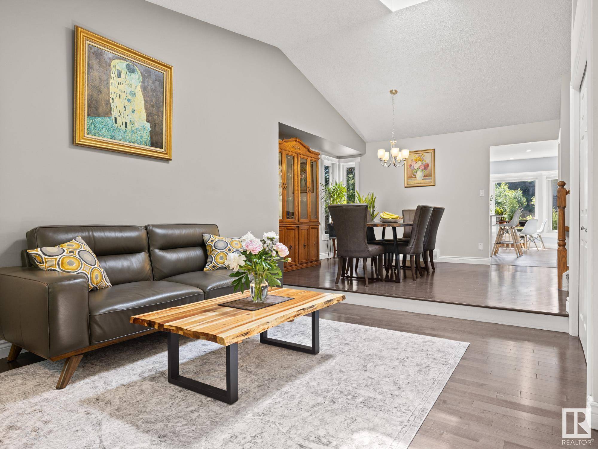Edmonton, AB T6R 1J6,14815 39 AV NW