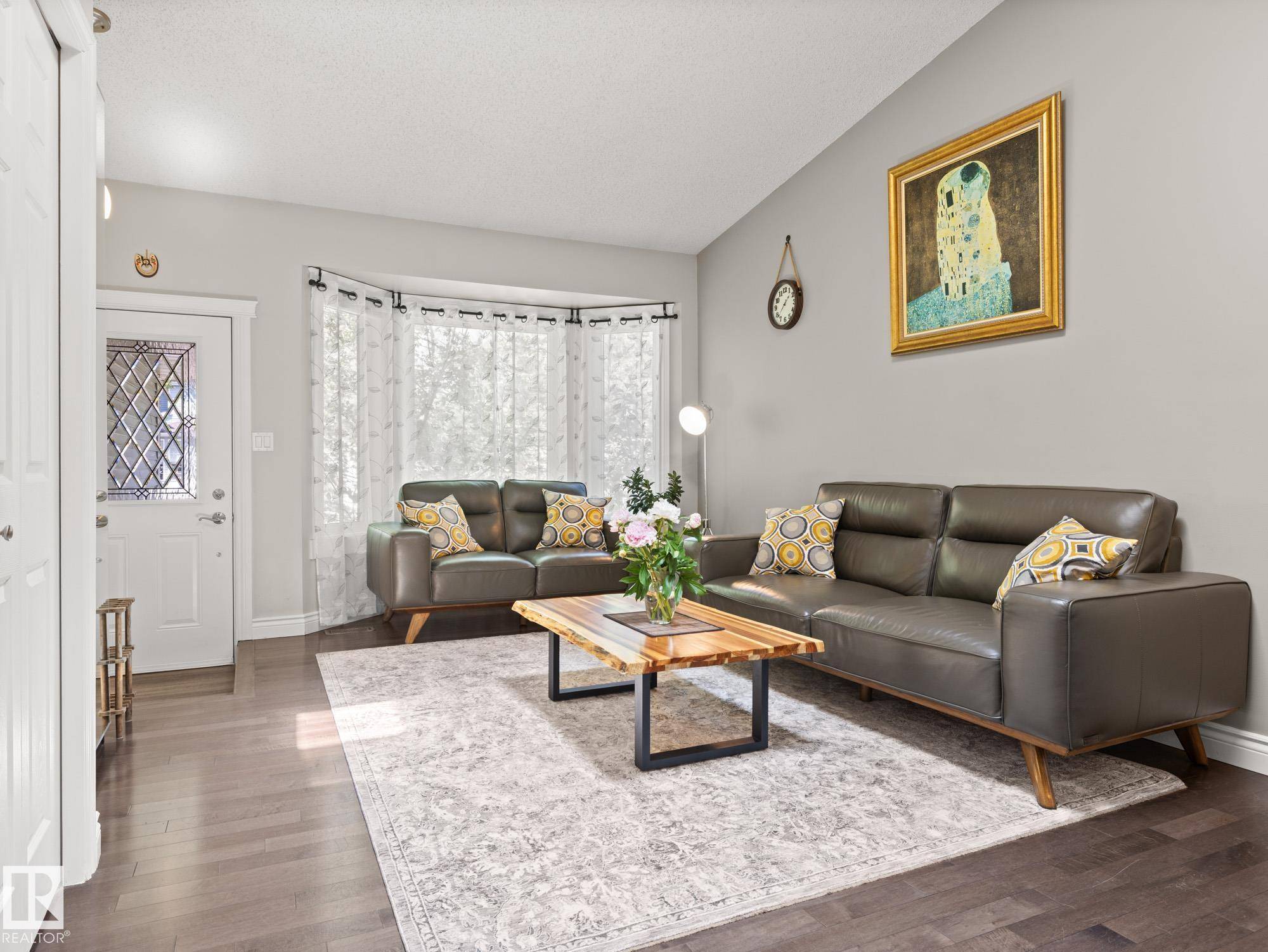 Edmonton, AB T6R 1J6,14815 39 AV NW