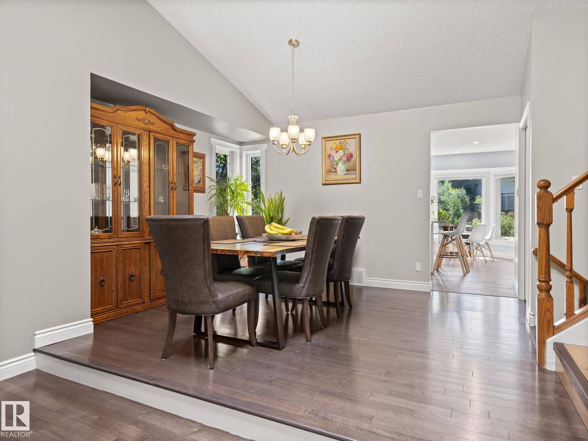 Edmonton, AB T6R 1J6,14815 39 AV NW