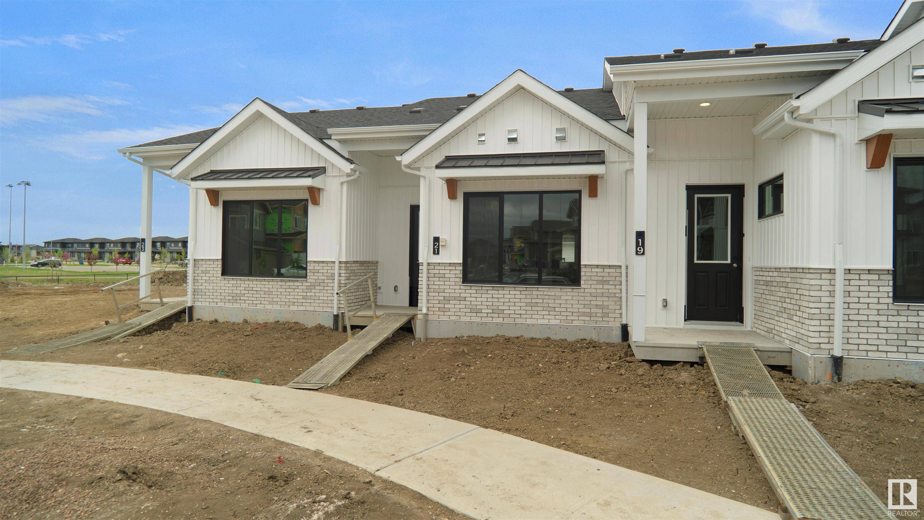 7505 OBSERVER LN NW, Edmonton, AB T5G 2S5