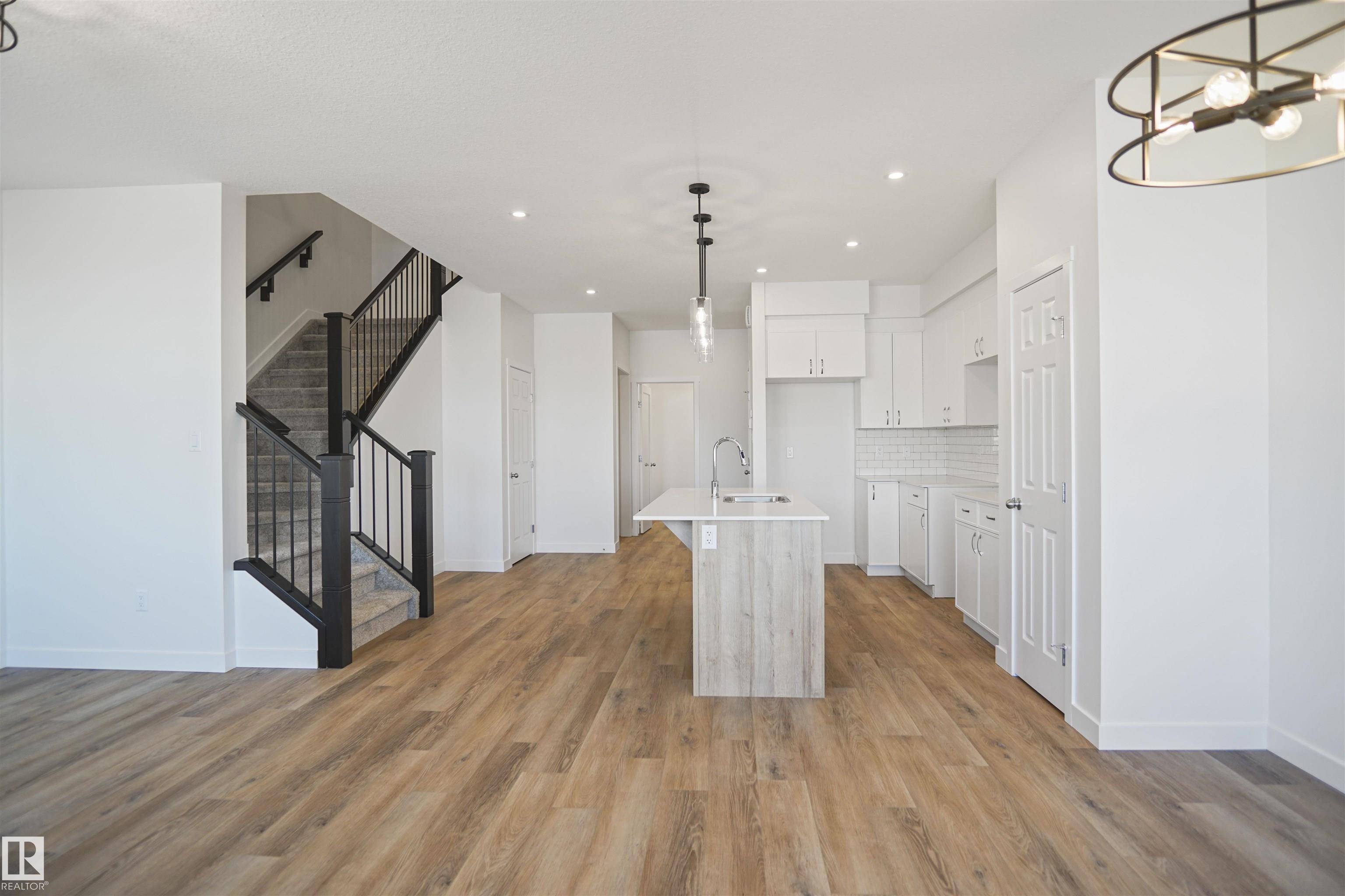 Edmonton, AB T6M 1P7,18955 28 AV NW