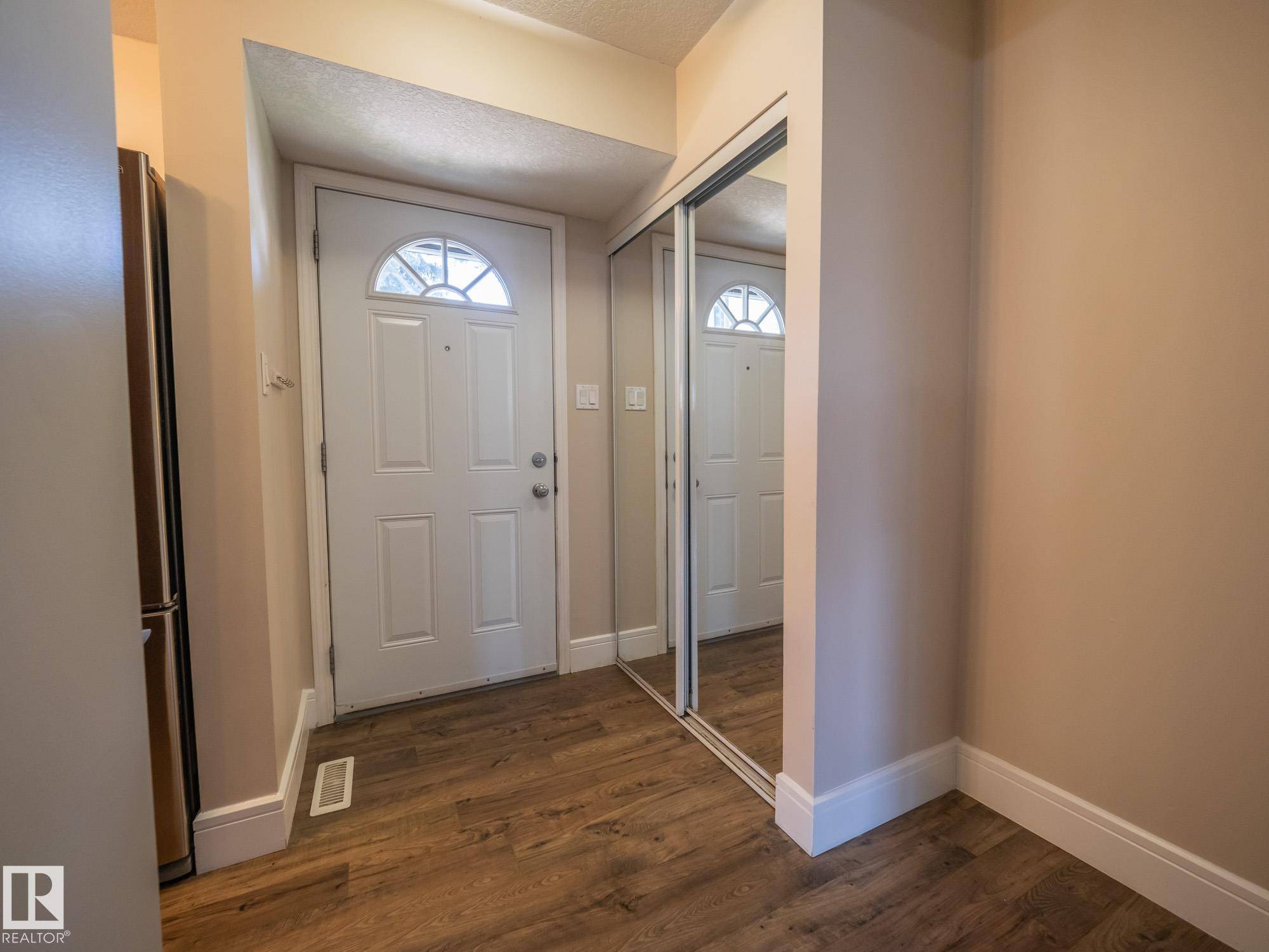 Edmonton, AB T5T 2N7,18422 62B AV NW