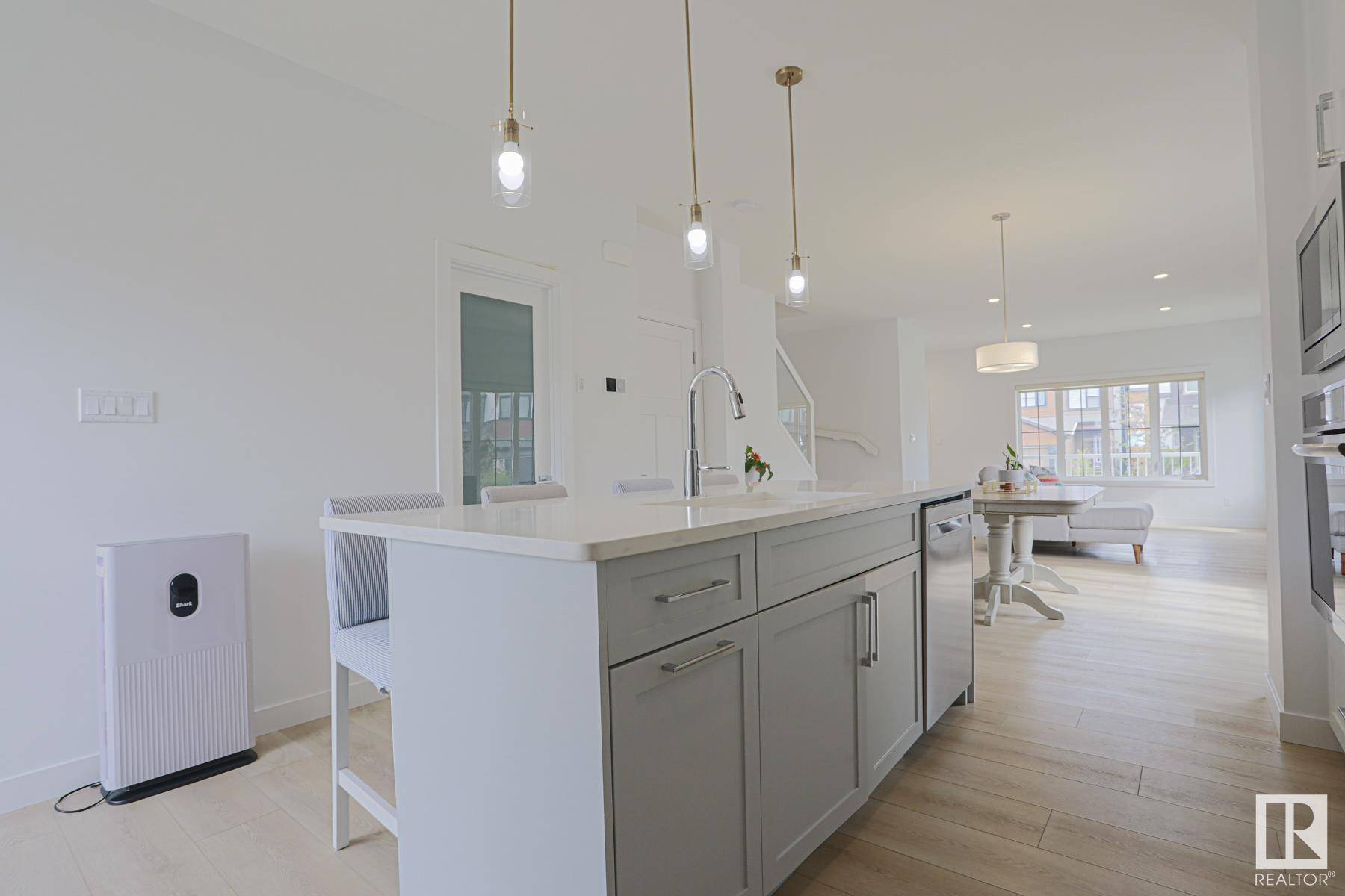 Edmonton, AB T6X 2Z8,1736 PLUM CR SW