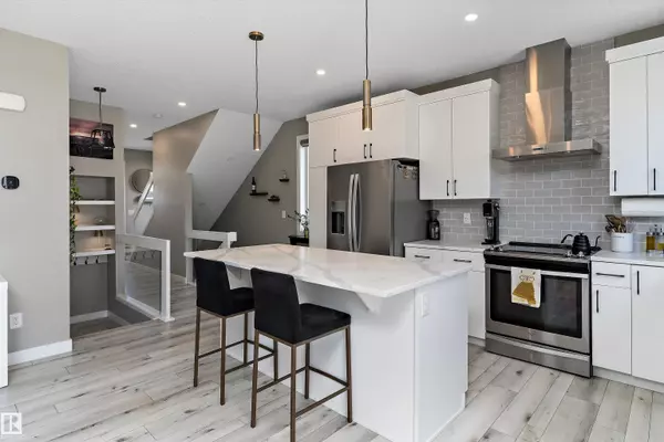 Edmonton, AB T6M 1K6,1615 202 ST NW