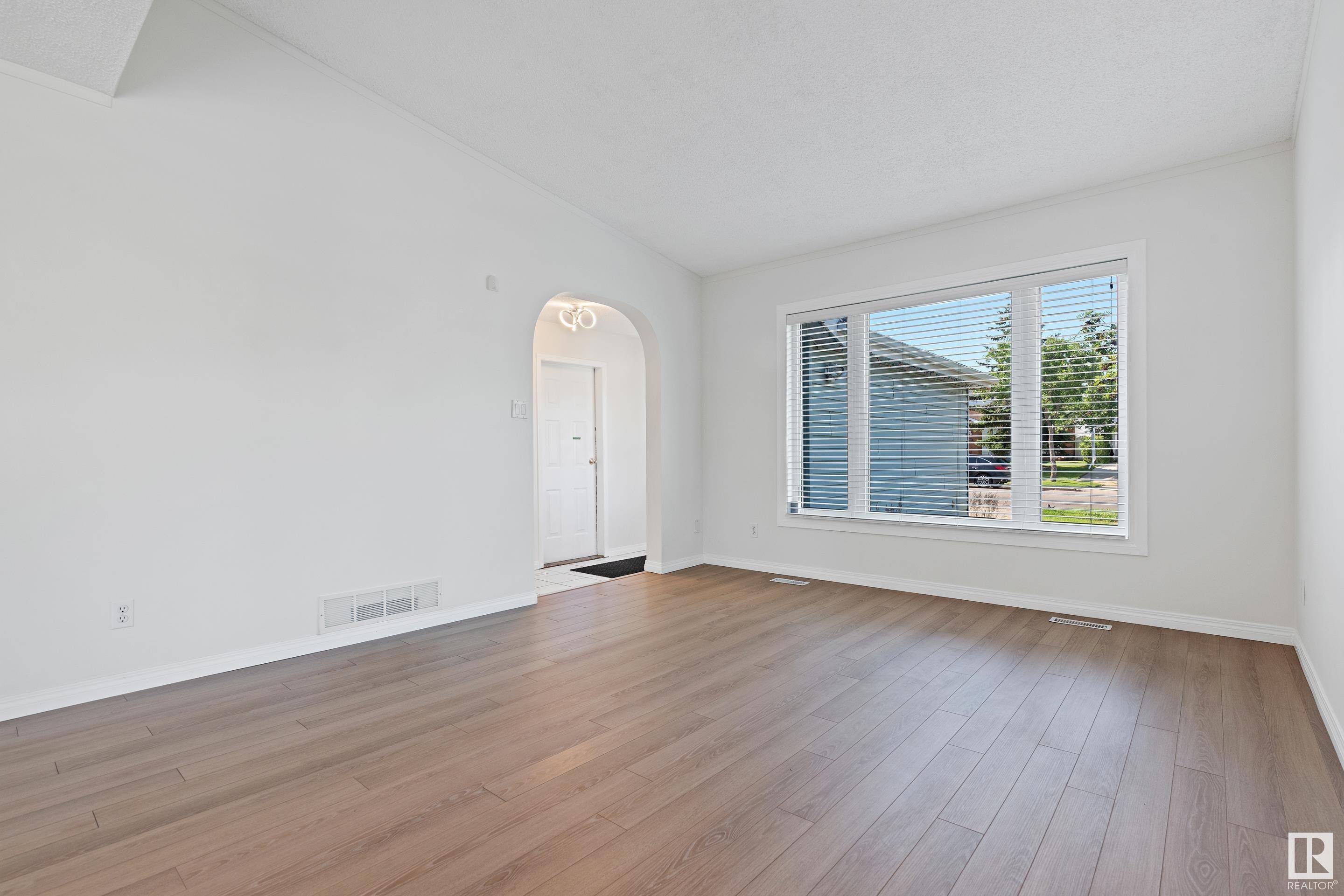 Edmonton, AB T6T 1C6,3020 43 AV NW