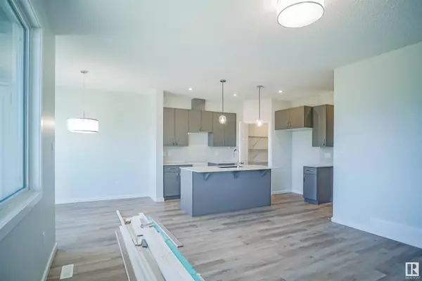 Edmonton, AB T6T 2V2,930 15 AV NW