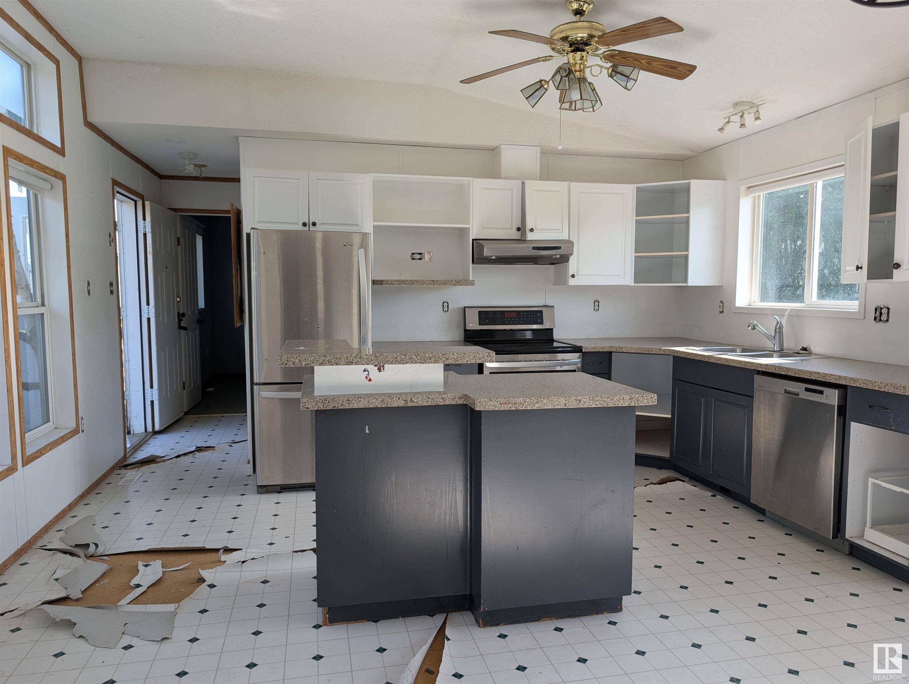 Pickardville, AB T0G 1W0,5008 49 AV