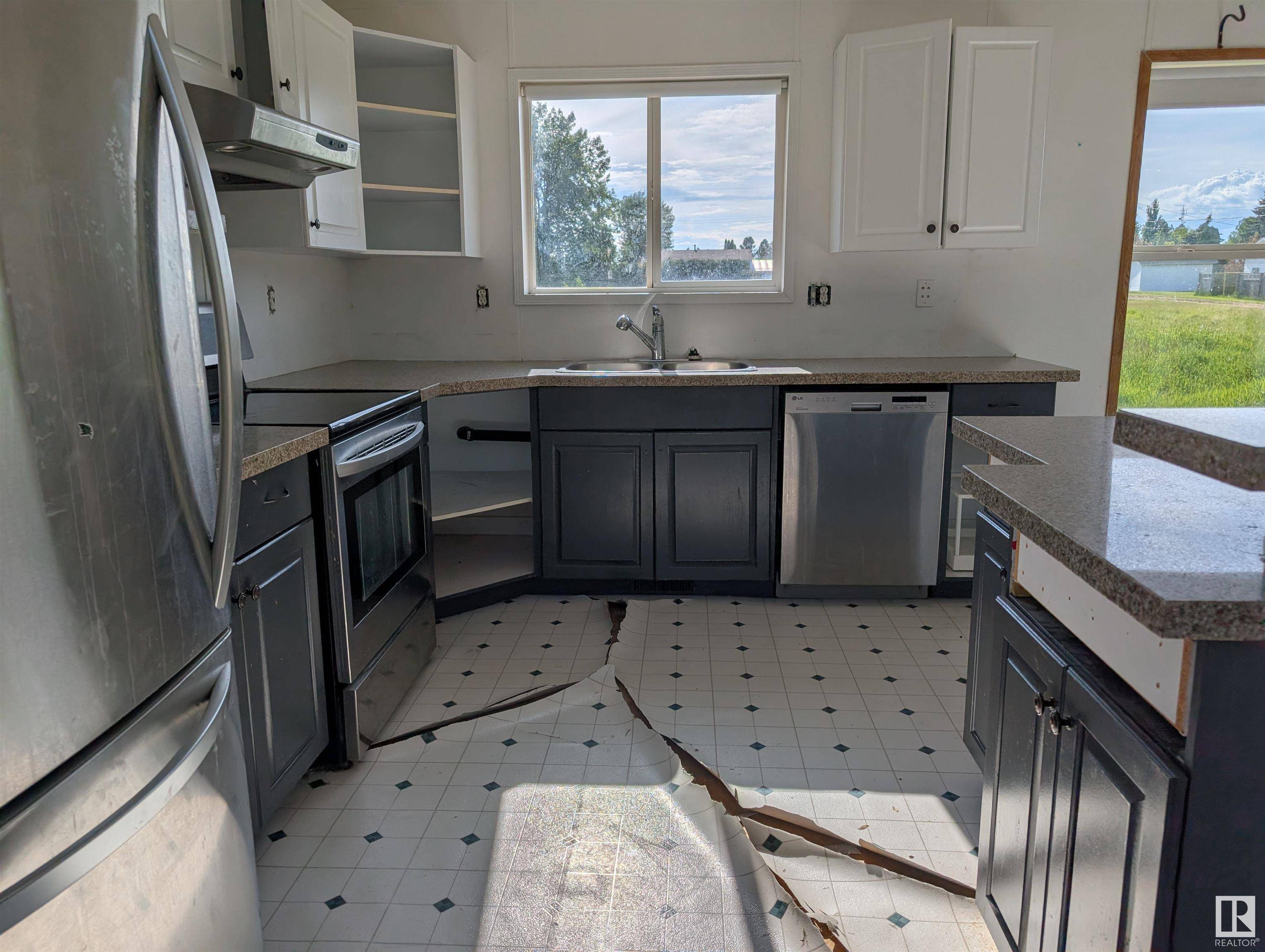 Pickardville, AB T0G 1W0,5008 49 AV