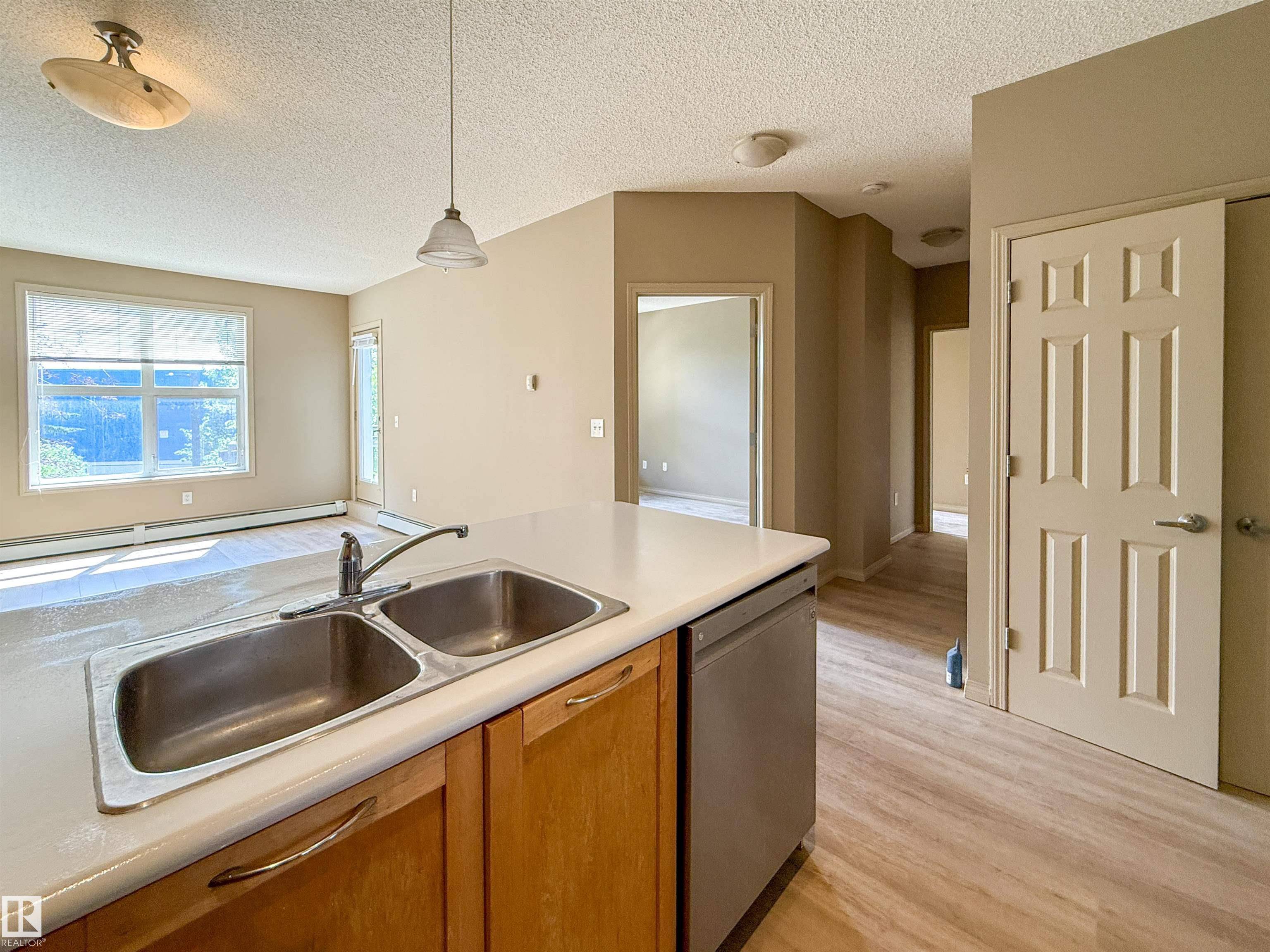 Edmonton, AB T5Y 3E8,#1-206 4245 139 AV NW