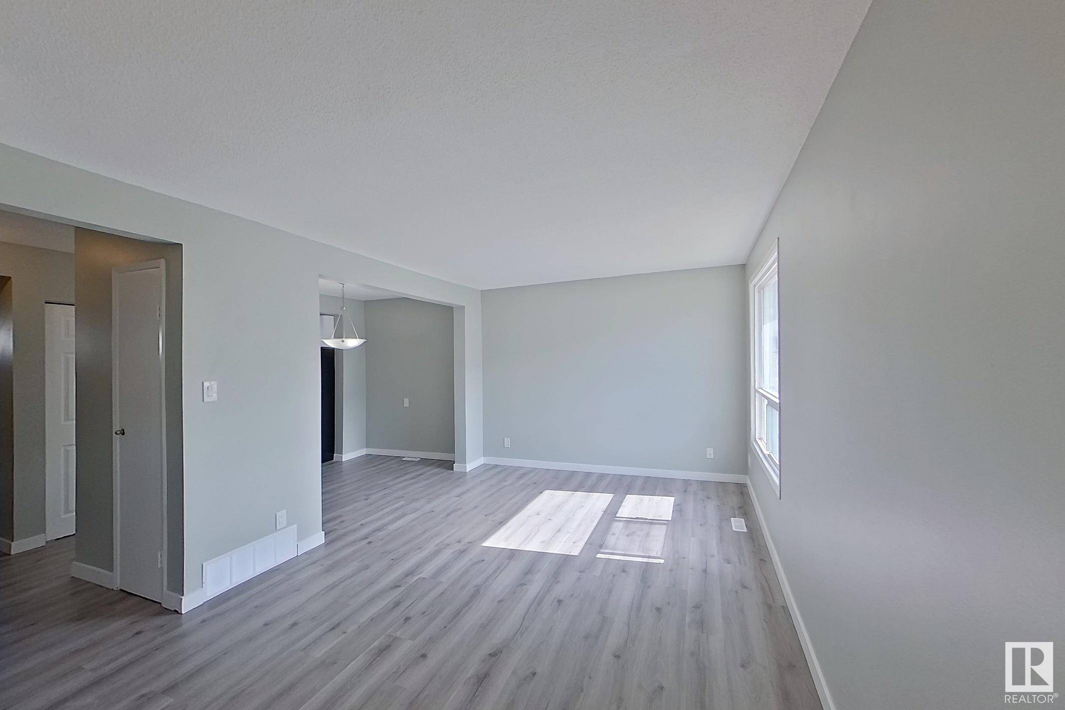 Edmonton, AB T5E 5V8,126 Dickinsfield Court NW